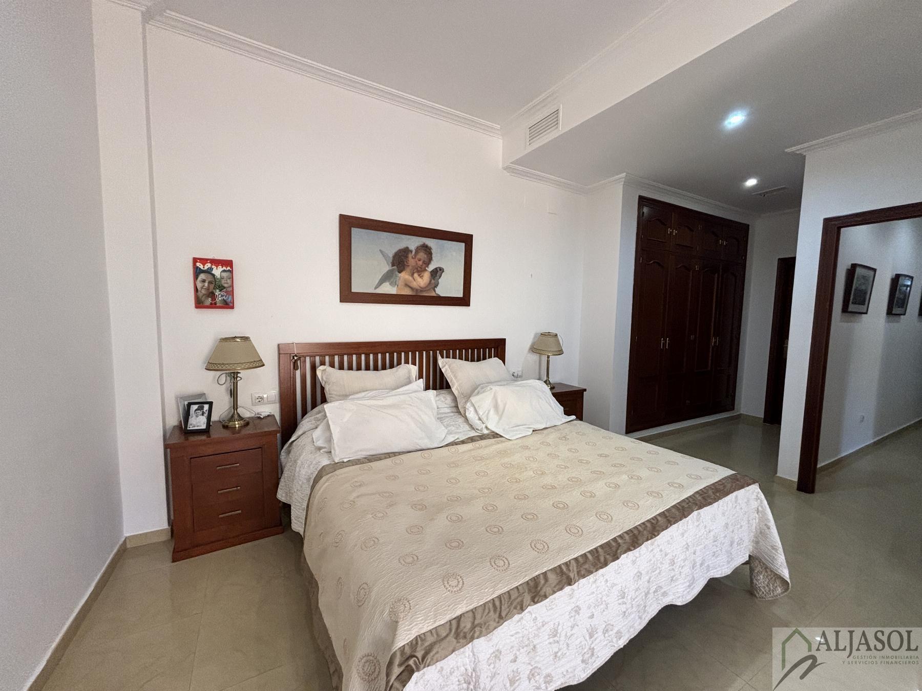For sale of house in Salteras