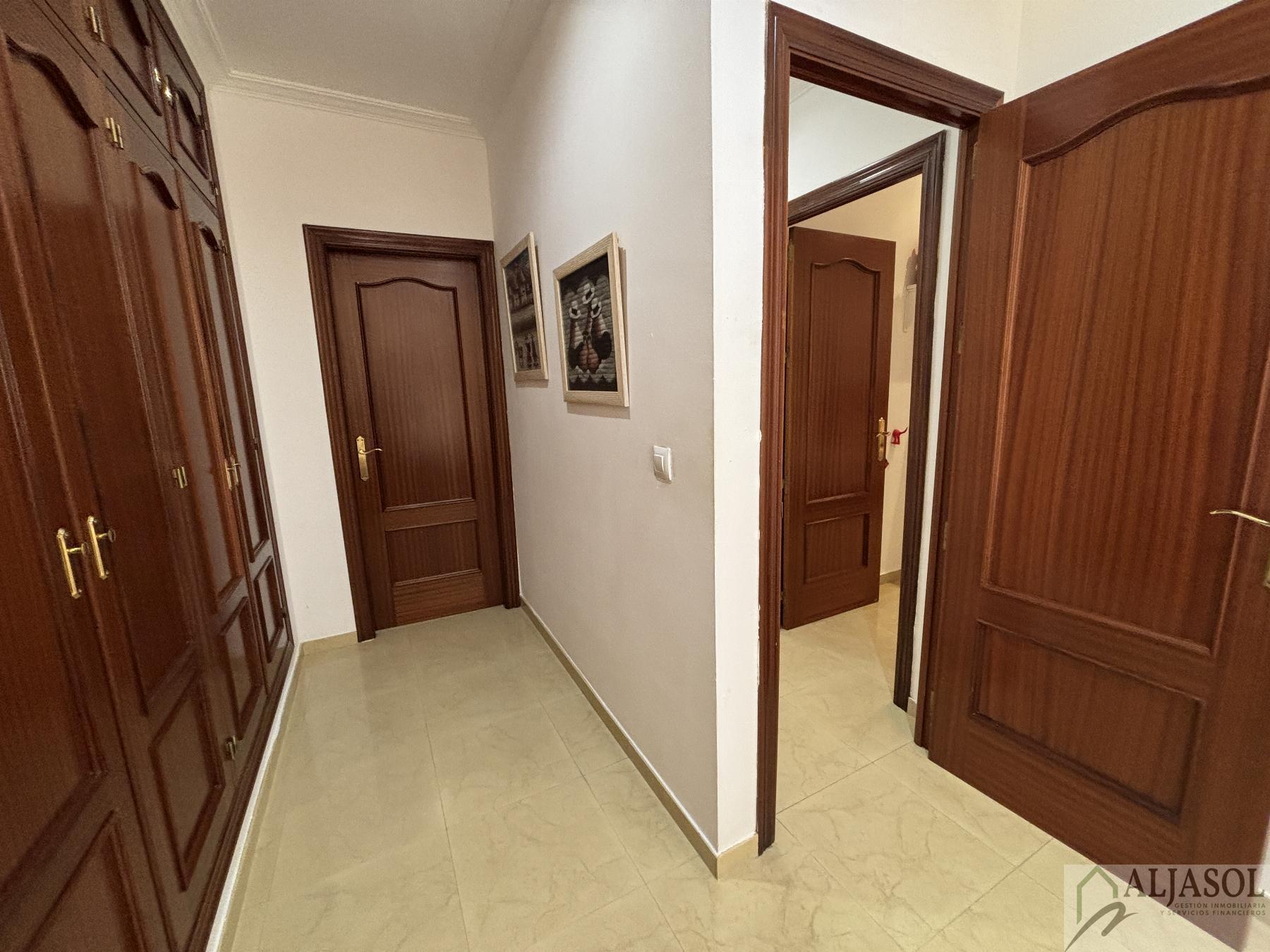 For sale of house in Salteras