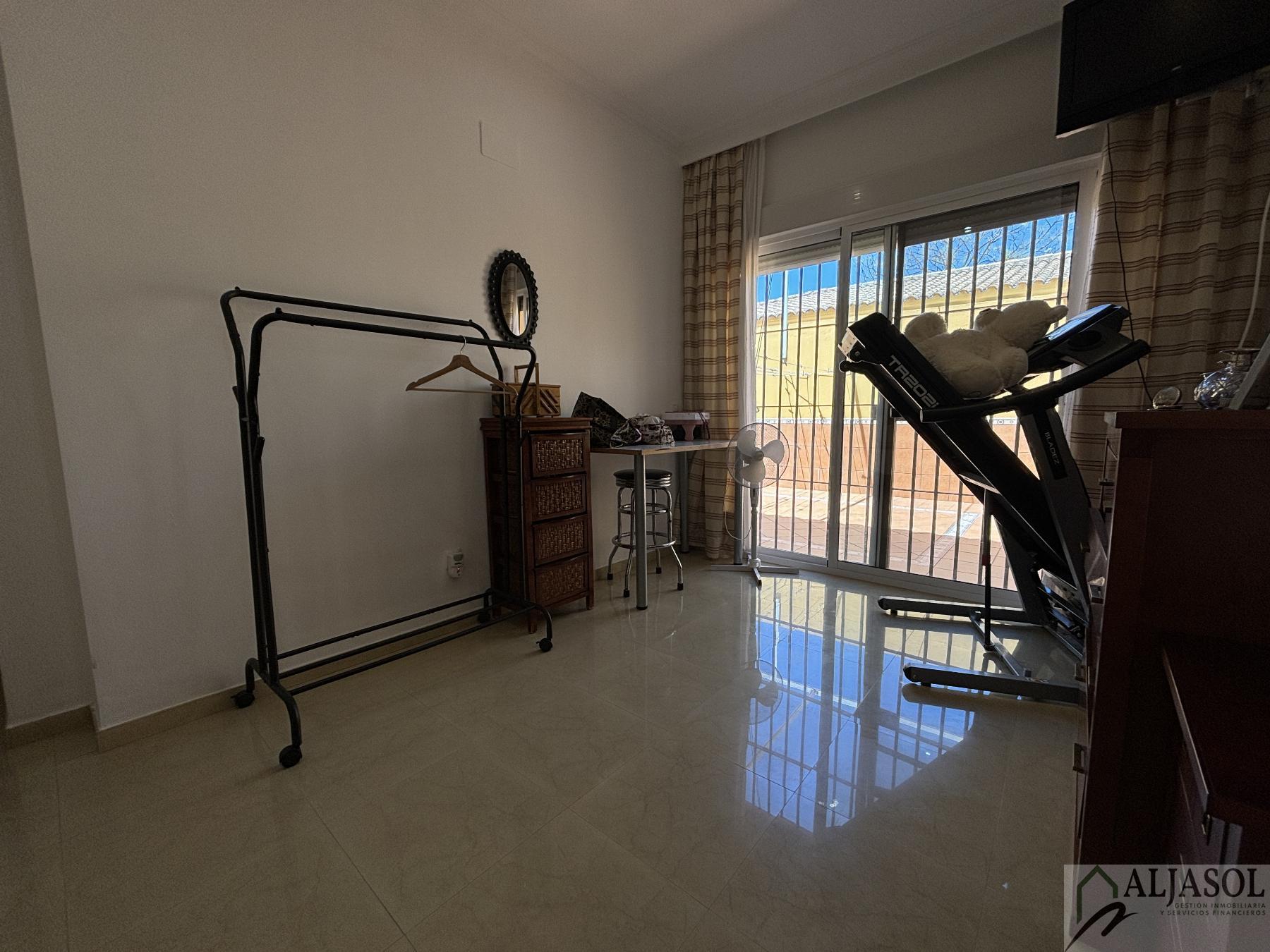For sale of house in Salteras