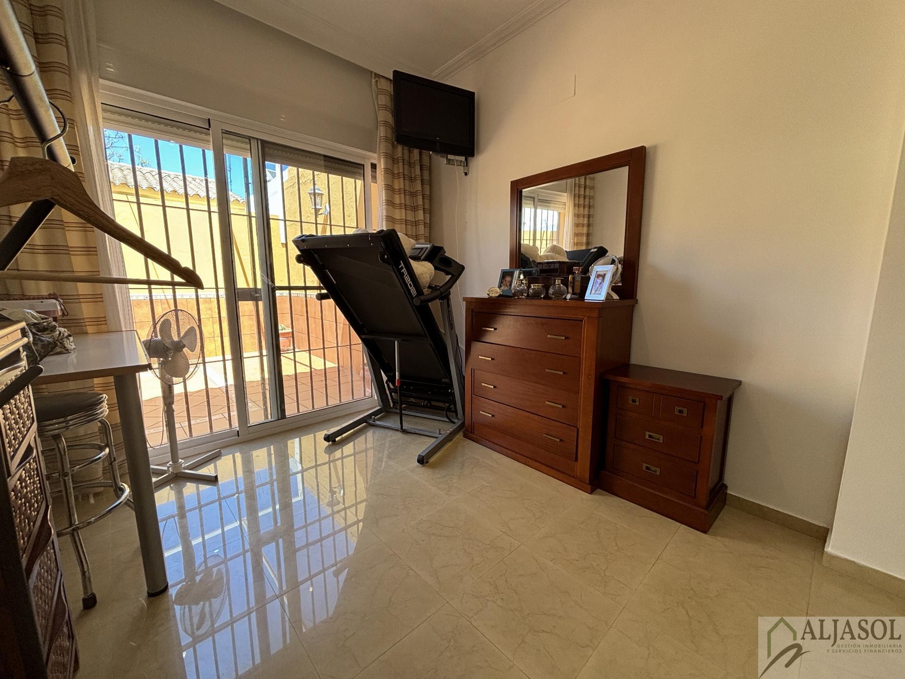 For sale of house in Salteras