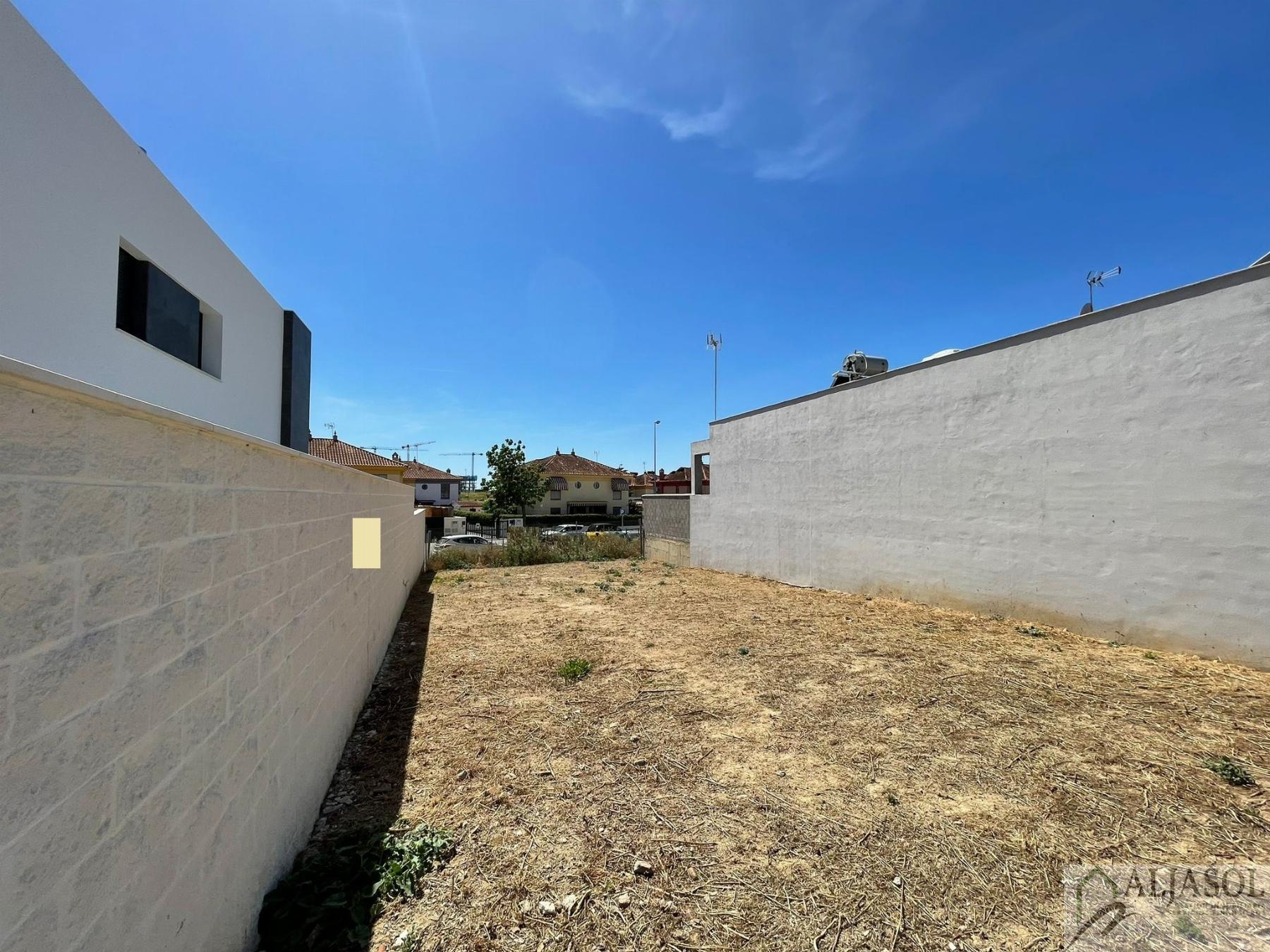 For sale of land in Bormujos