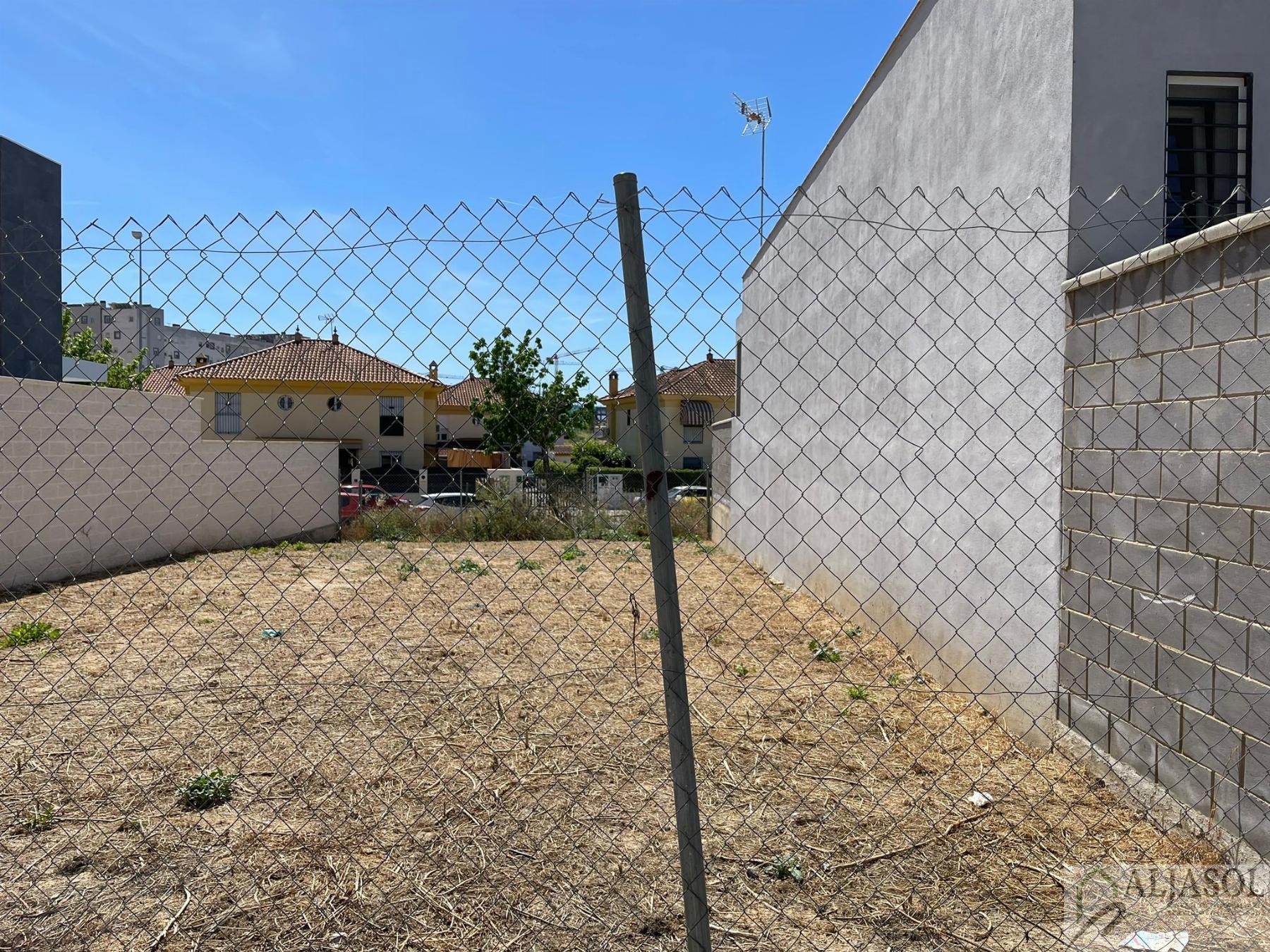For sale of land in Bormujos