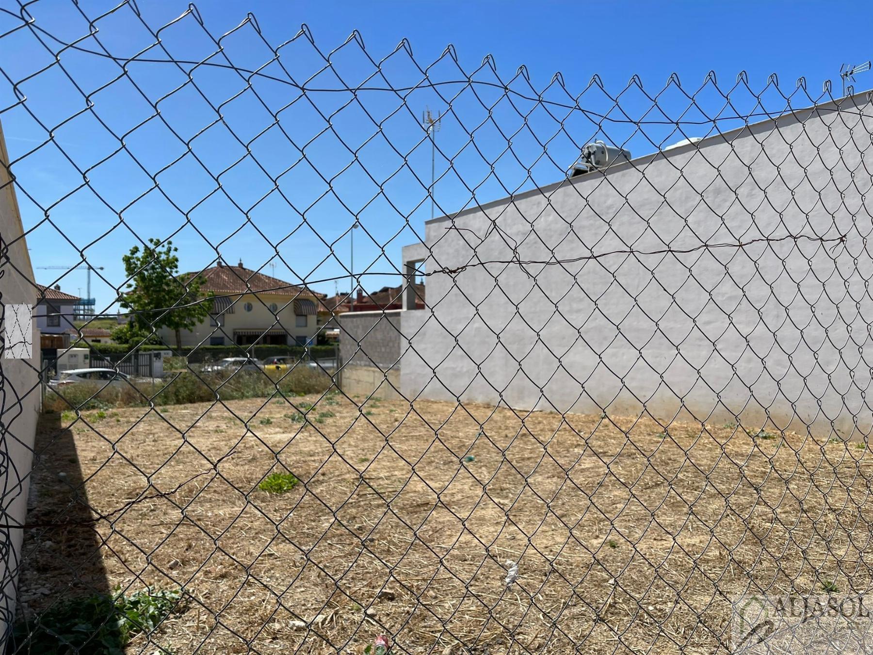 For sale of land in Bormujos