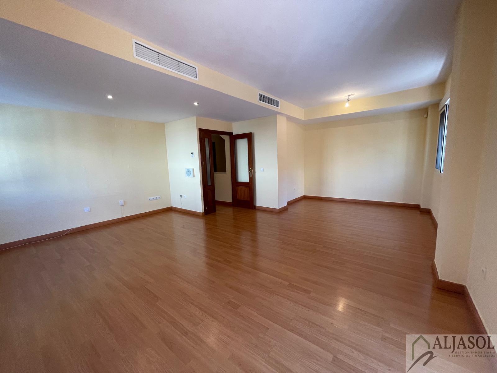 For sale of house in Gines