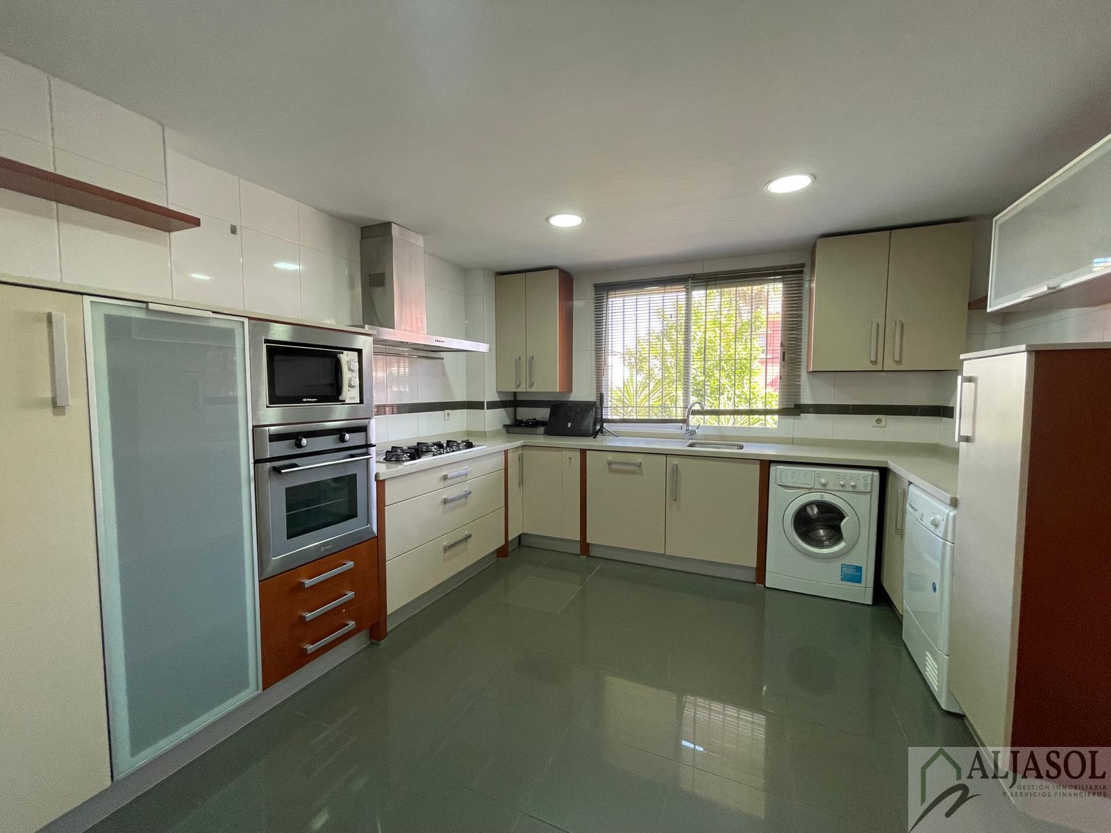 For sale of house in Gines