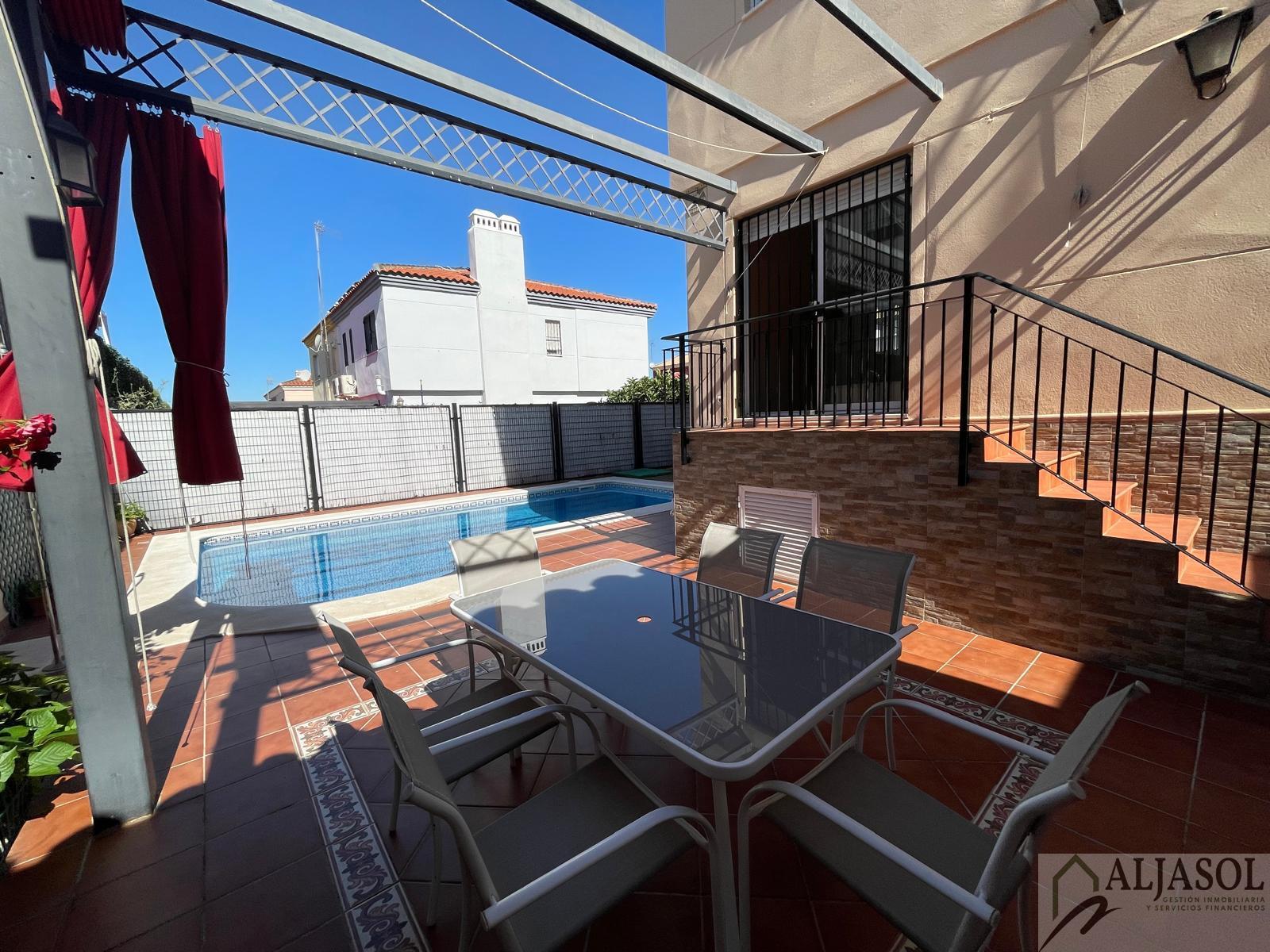 For sale of house in Gines