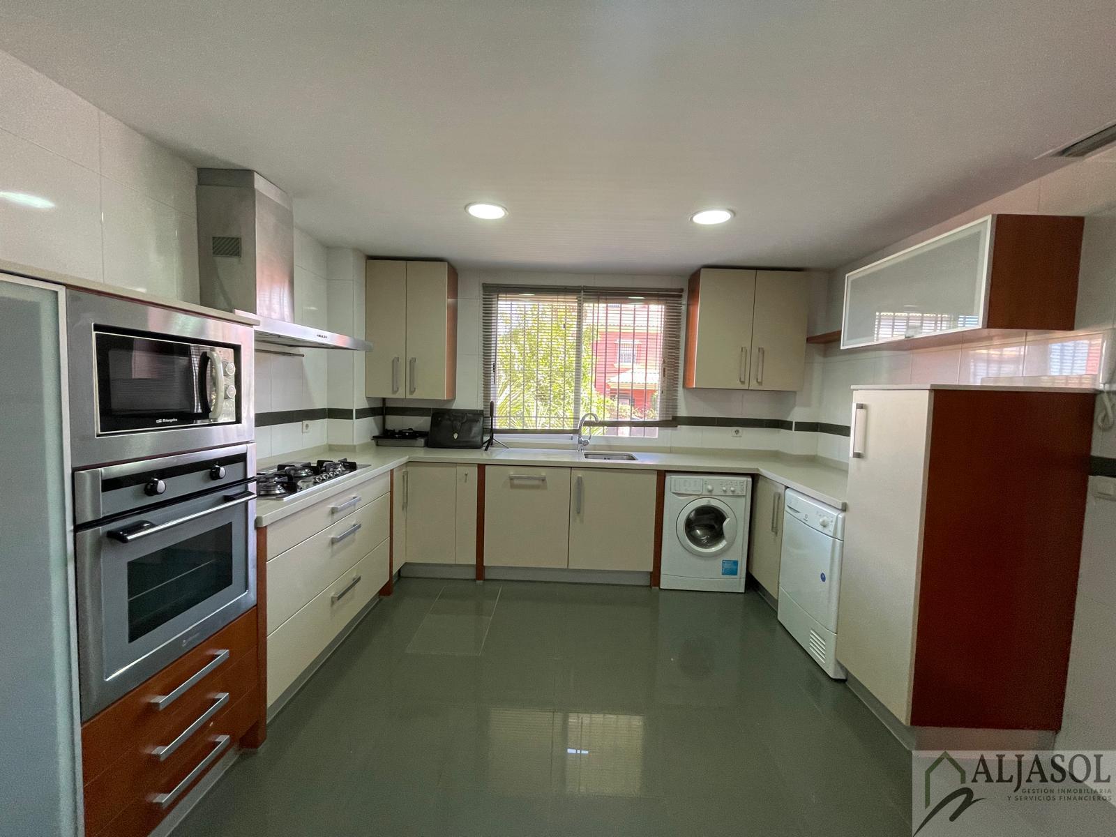For sale of house in Gines