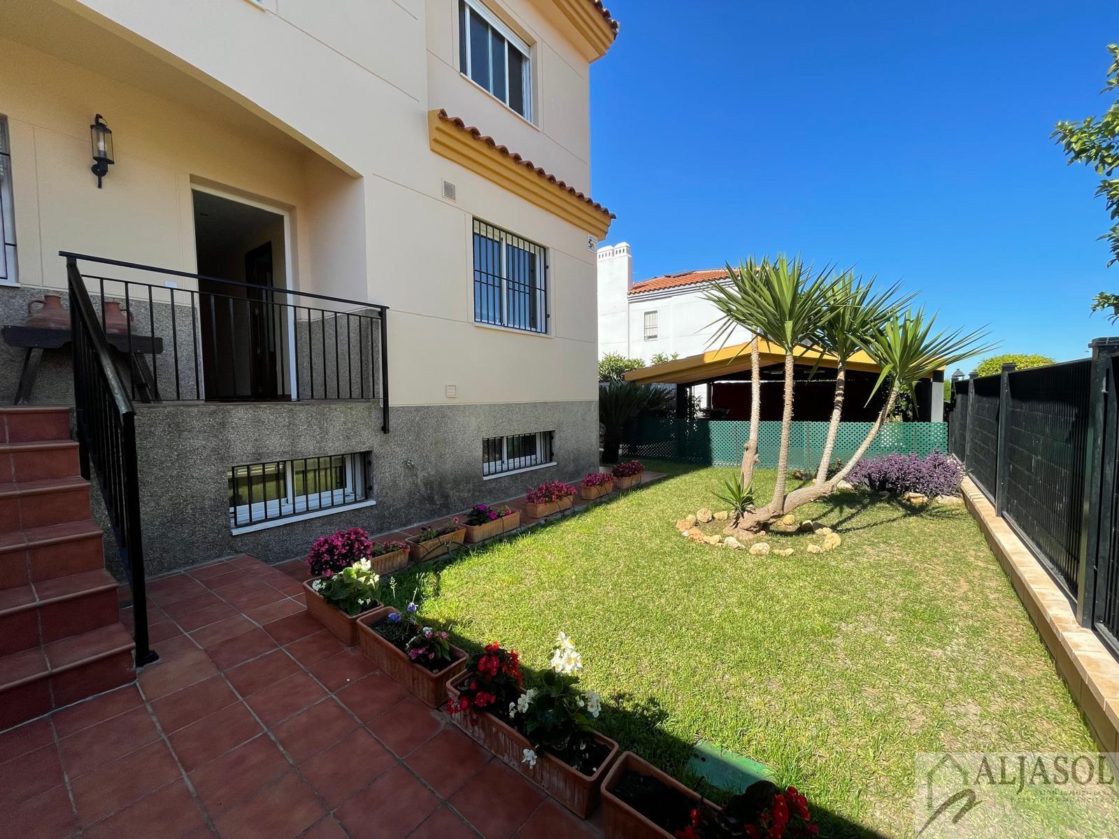 For sale of house in Gines