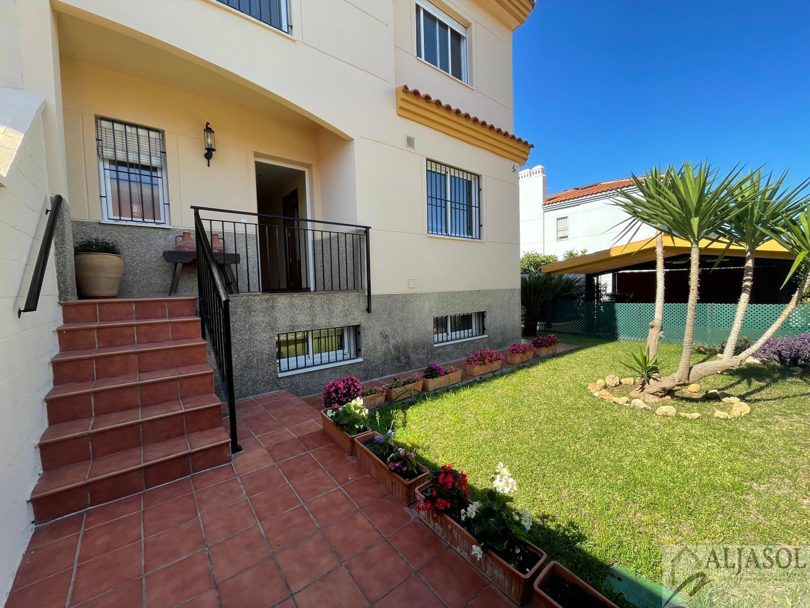 For sale of house in Gines