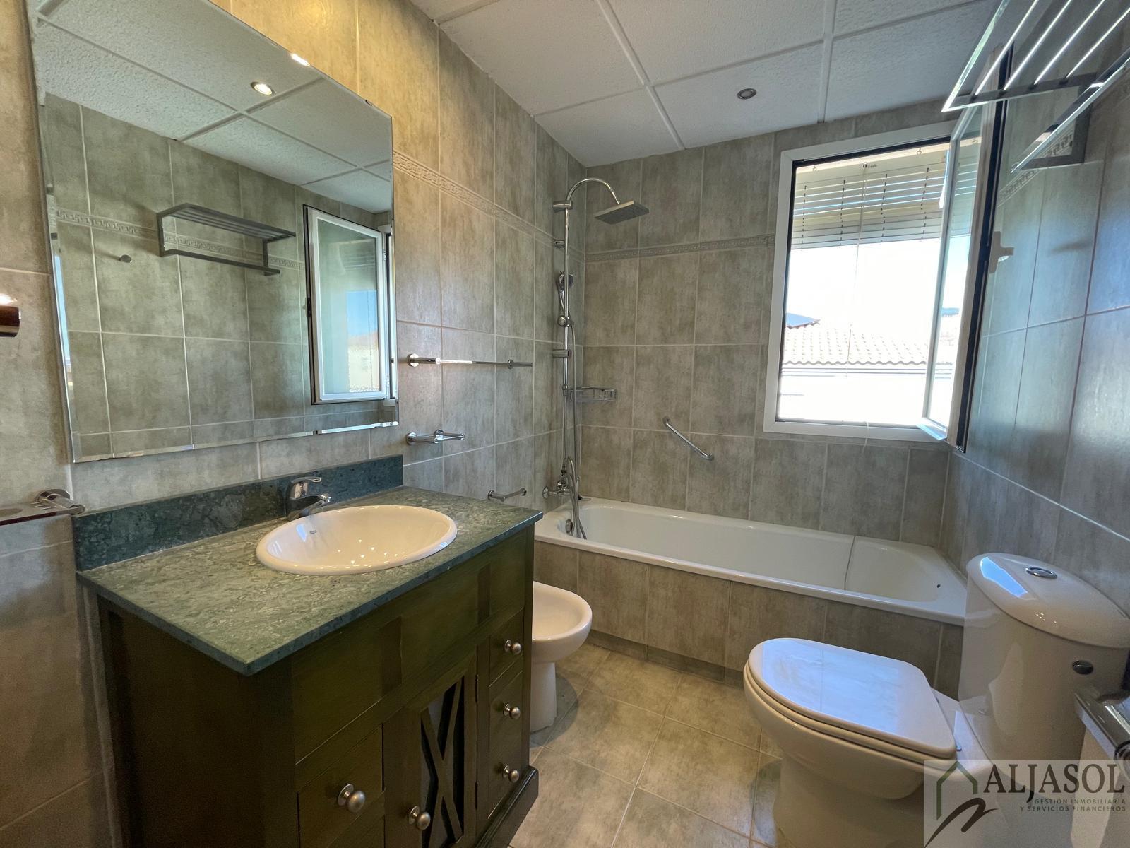 For sale of house in Gines