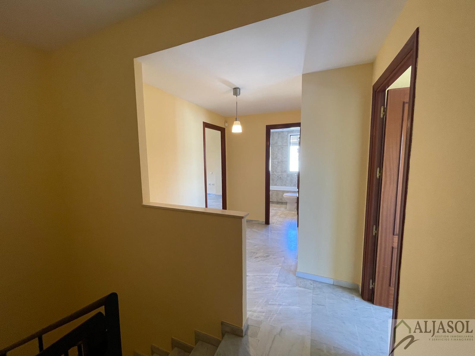 For sale of house in Gines