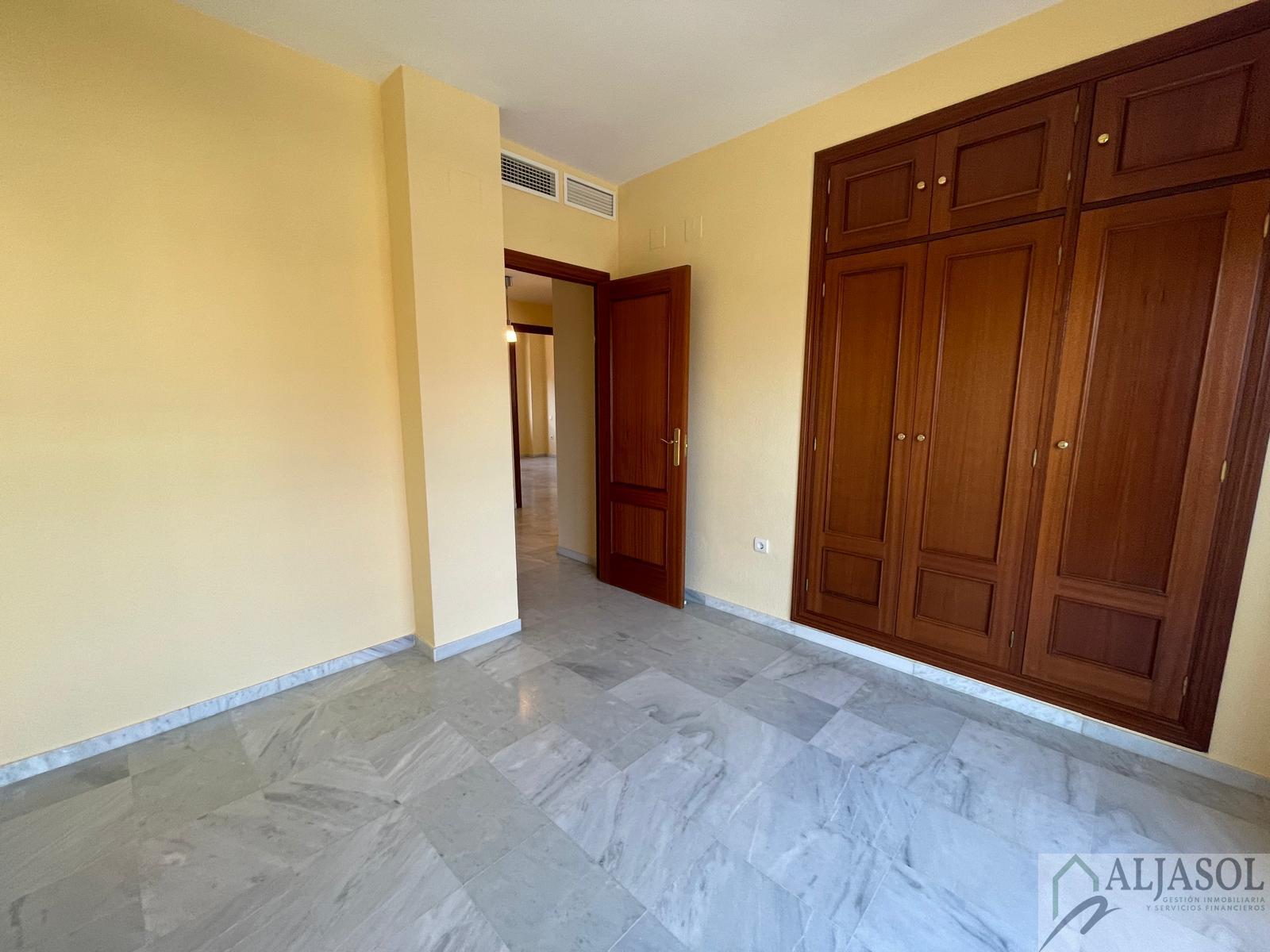For sale of house in Gines