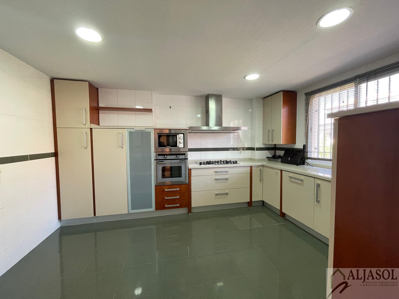 For sale of house in Gines