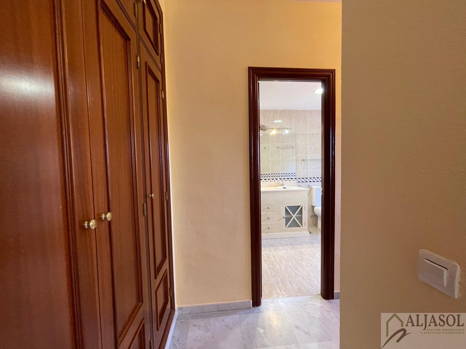 For sale of house in Gines