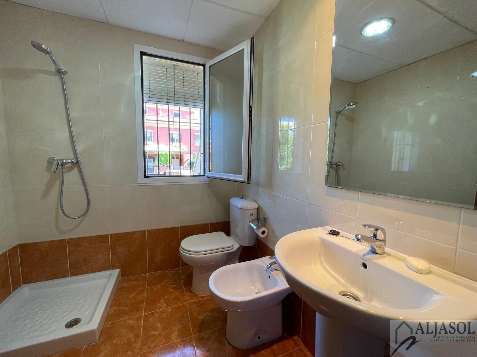 For sale of house in Gines