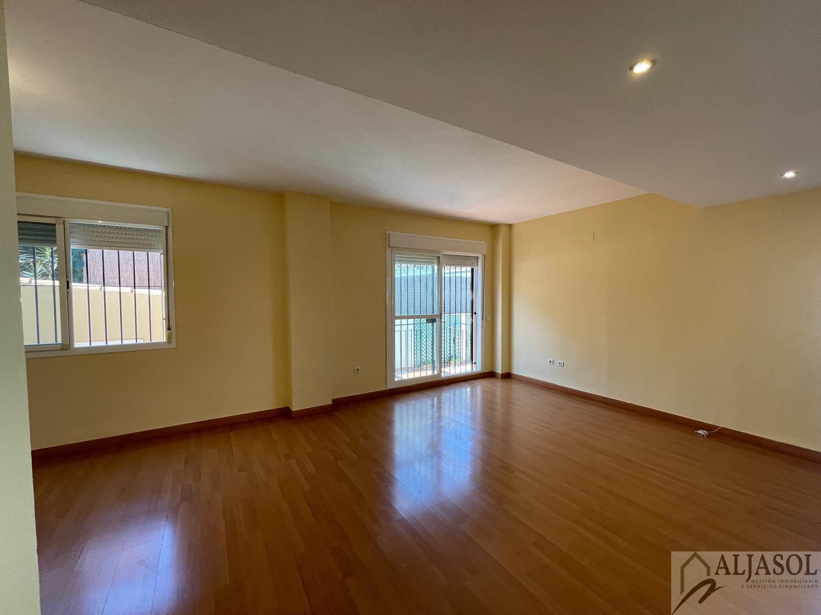 For sale of house in Gines