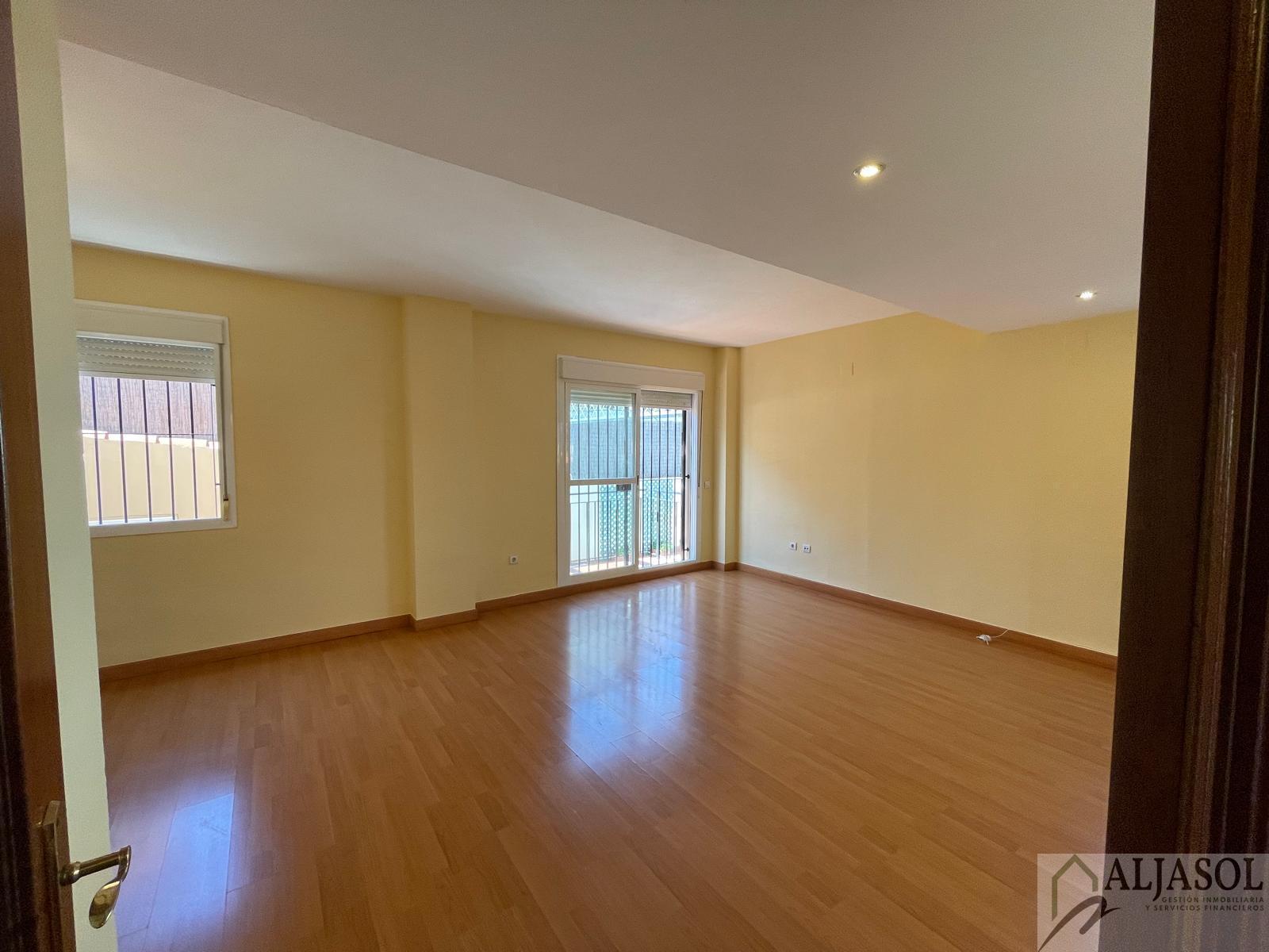 For sale of house in Gines