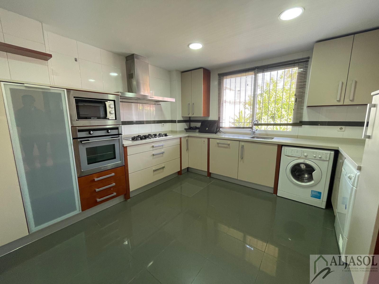 For sale of house in Gines