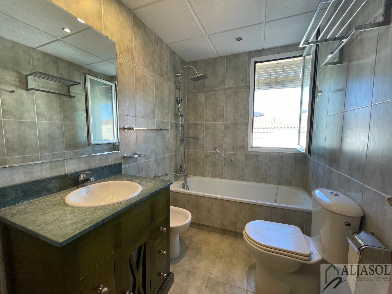 For sale of house in Gines