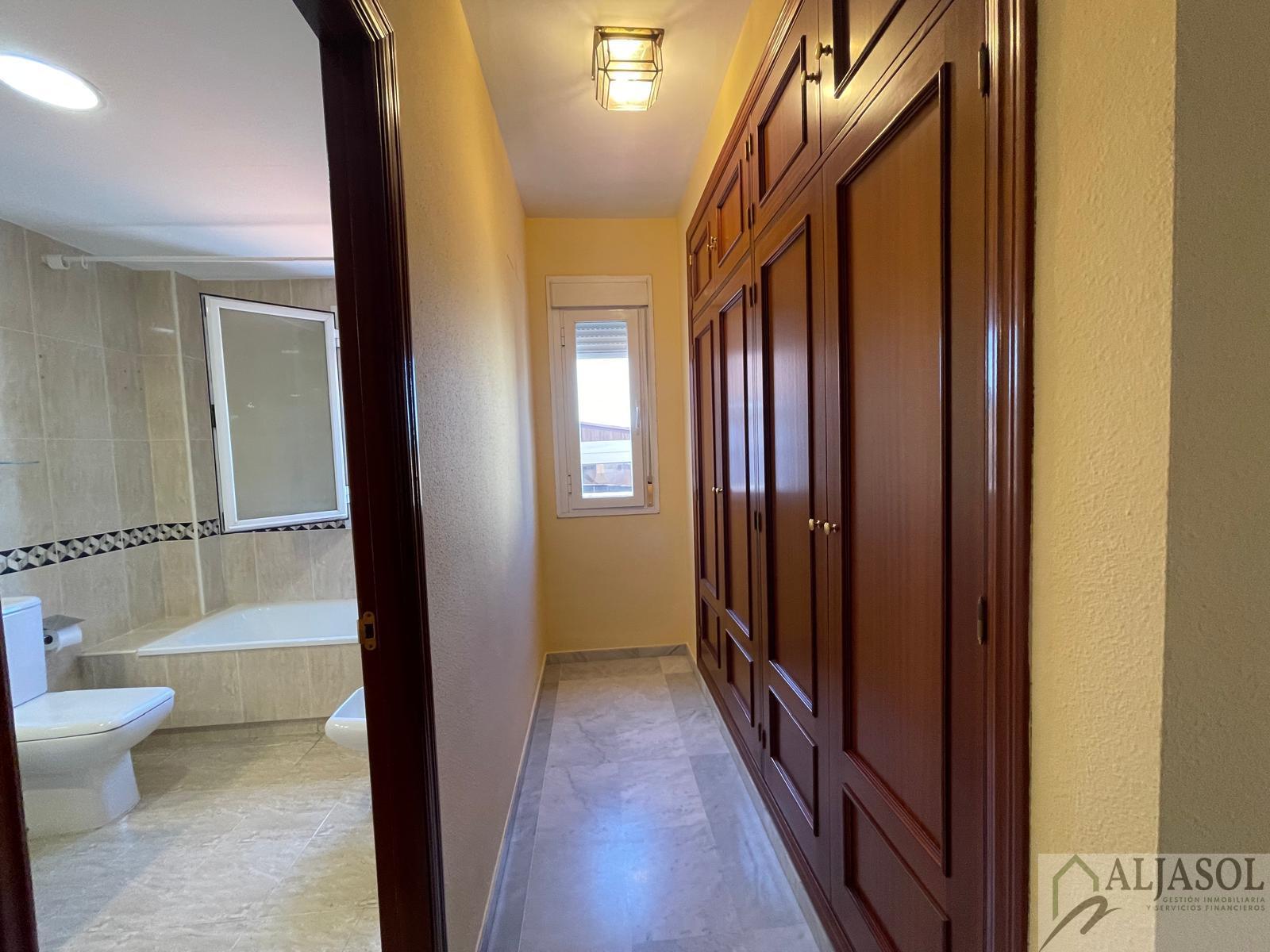 For sale of house in Gines