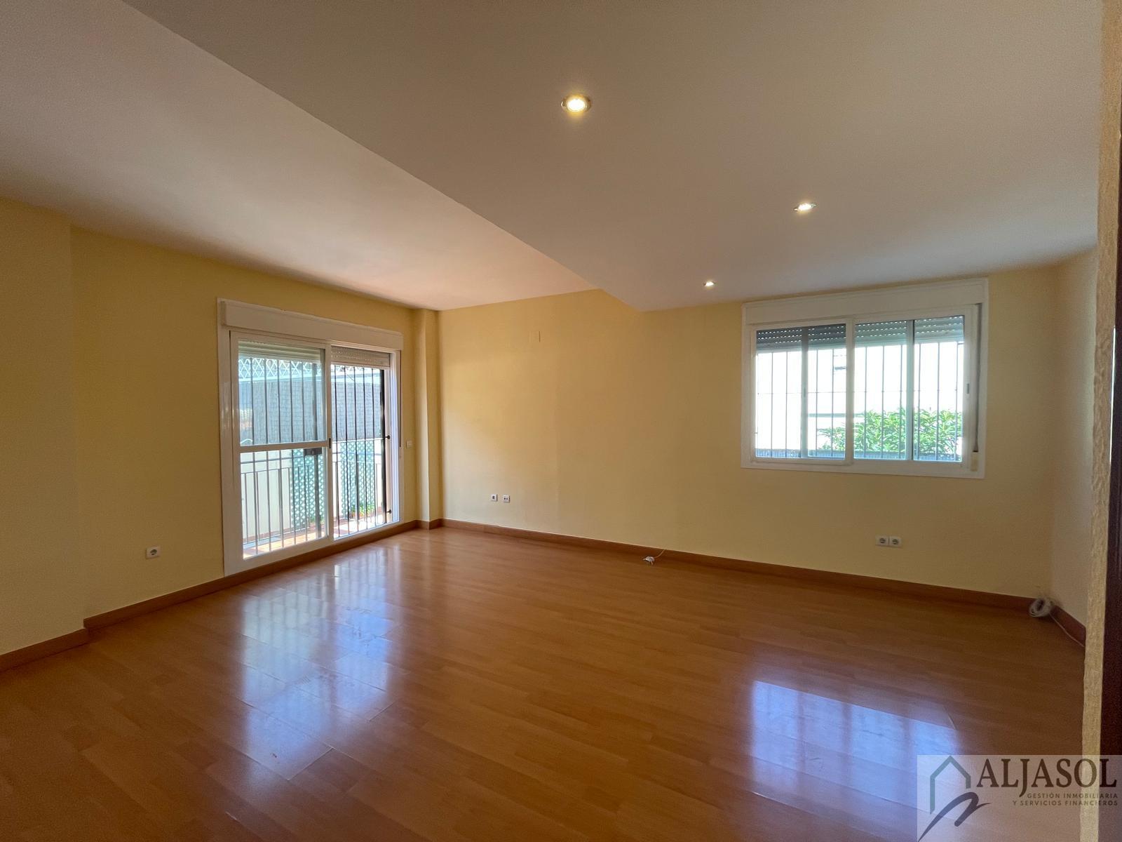 For sale of house in Gines
