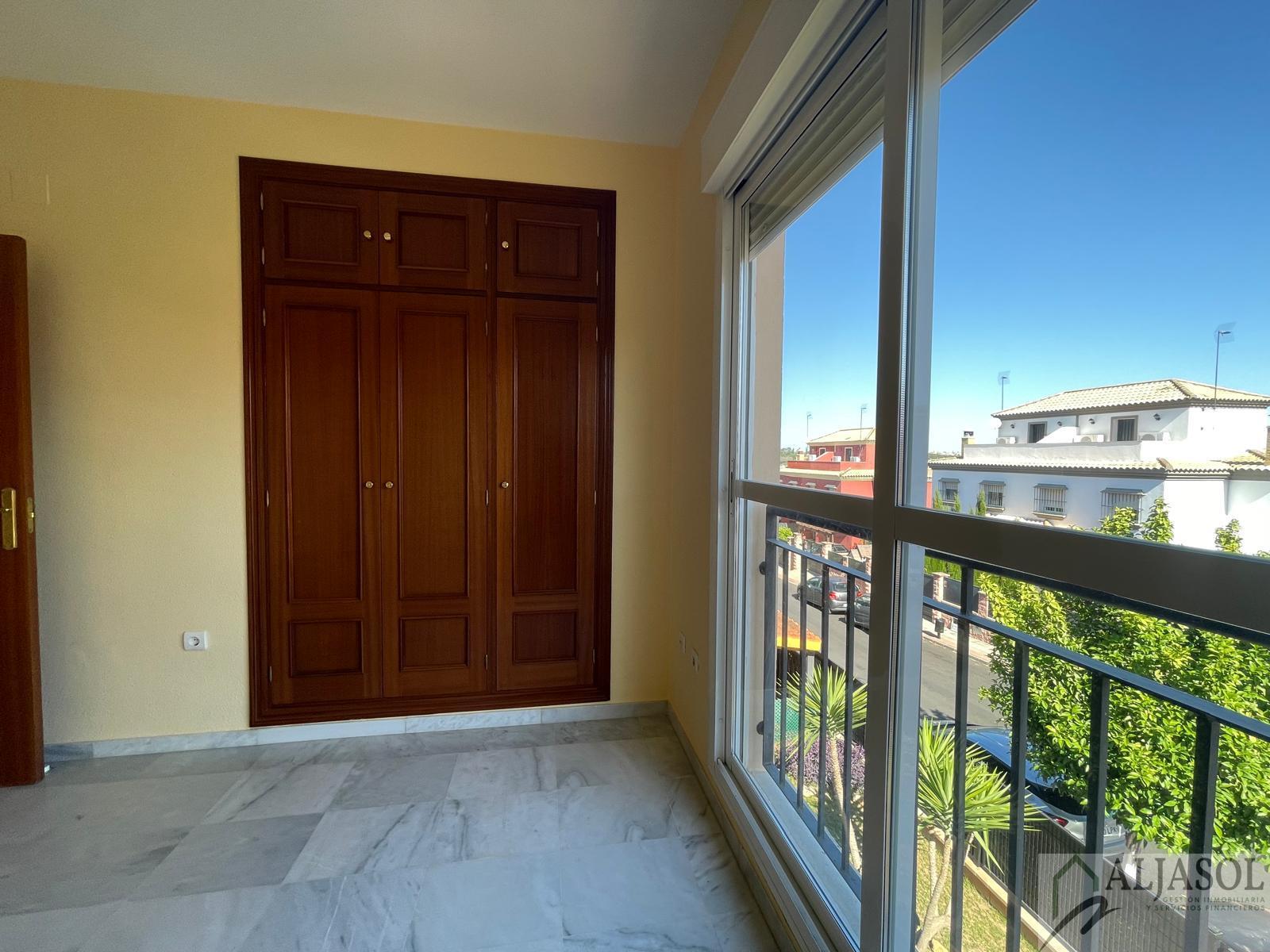 For sale of house in Gines