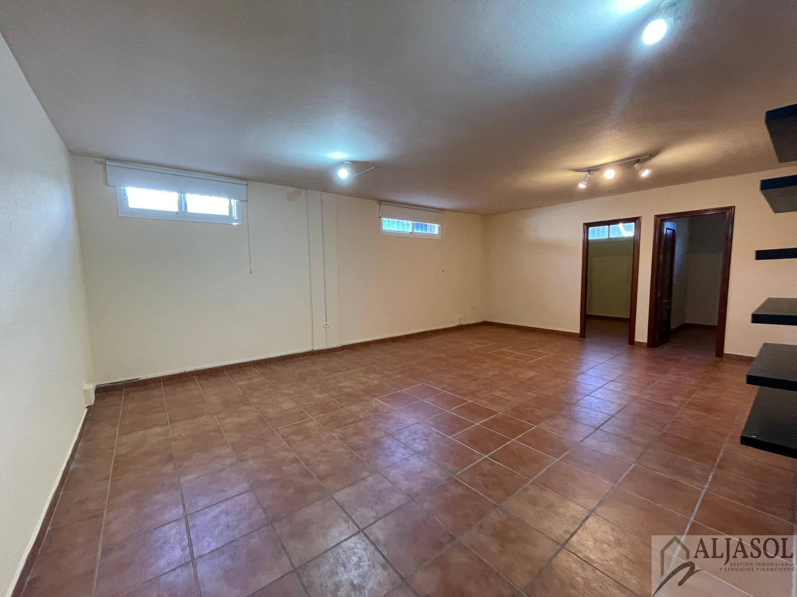 For sale of house in Gines