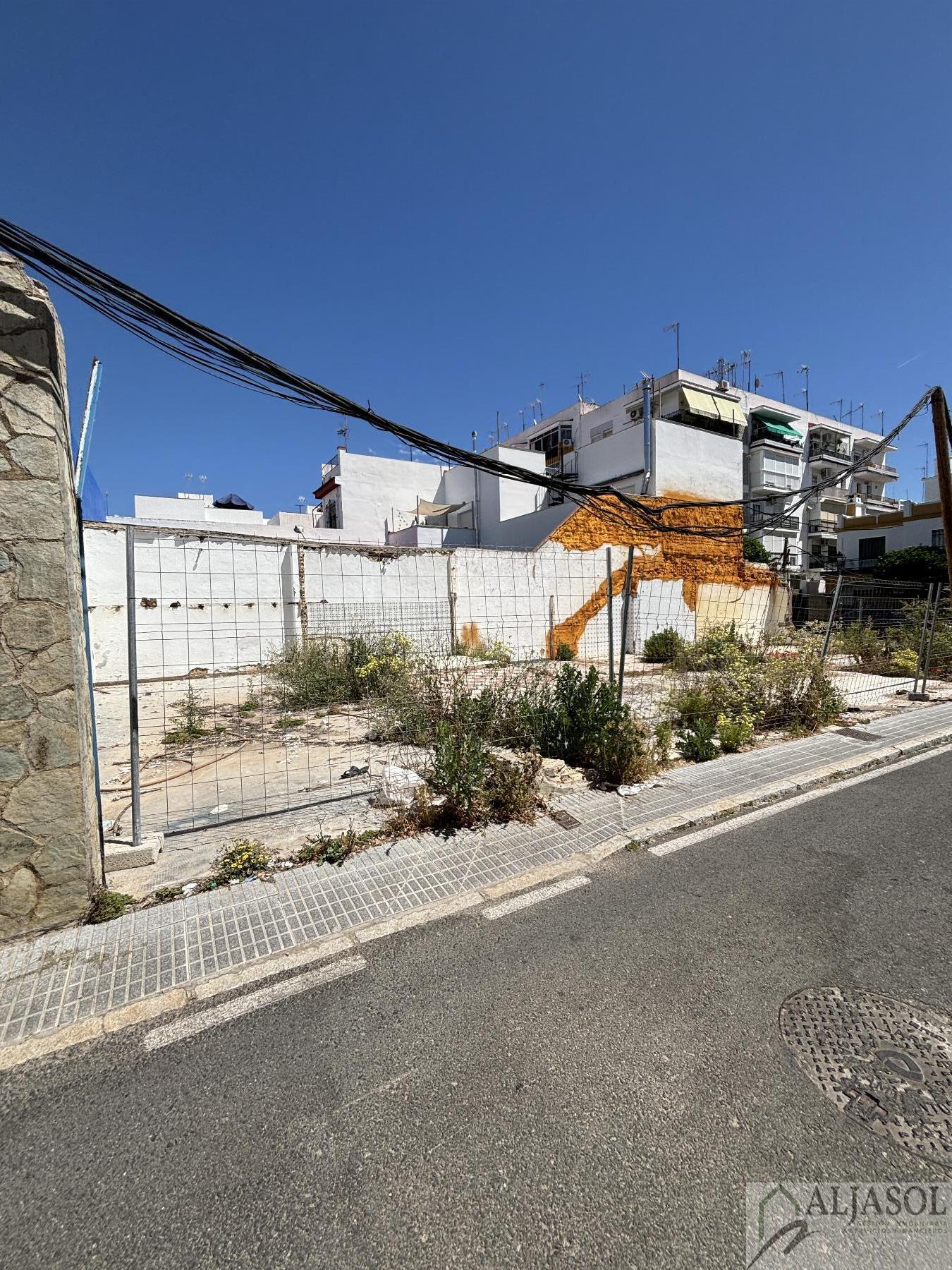 For sale of land in Castilleja de la Cuesta