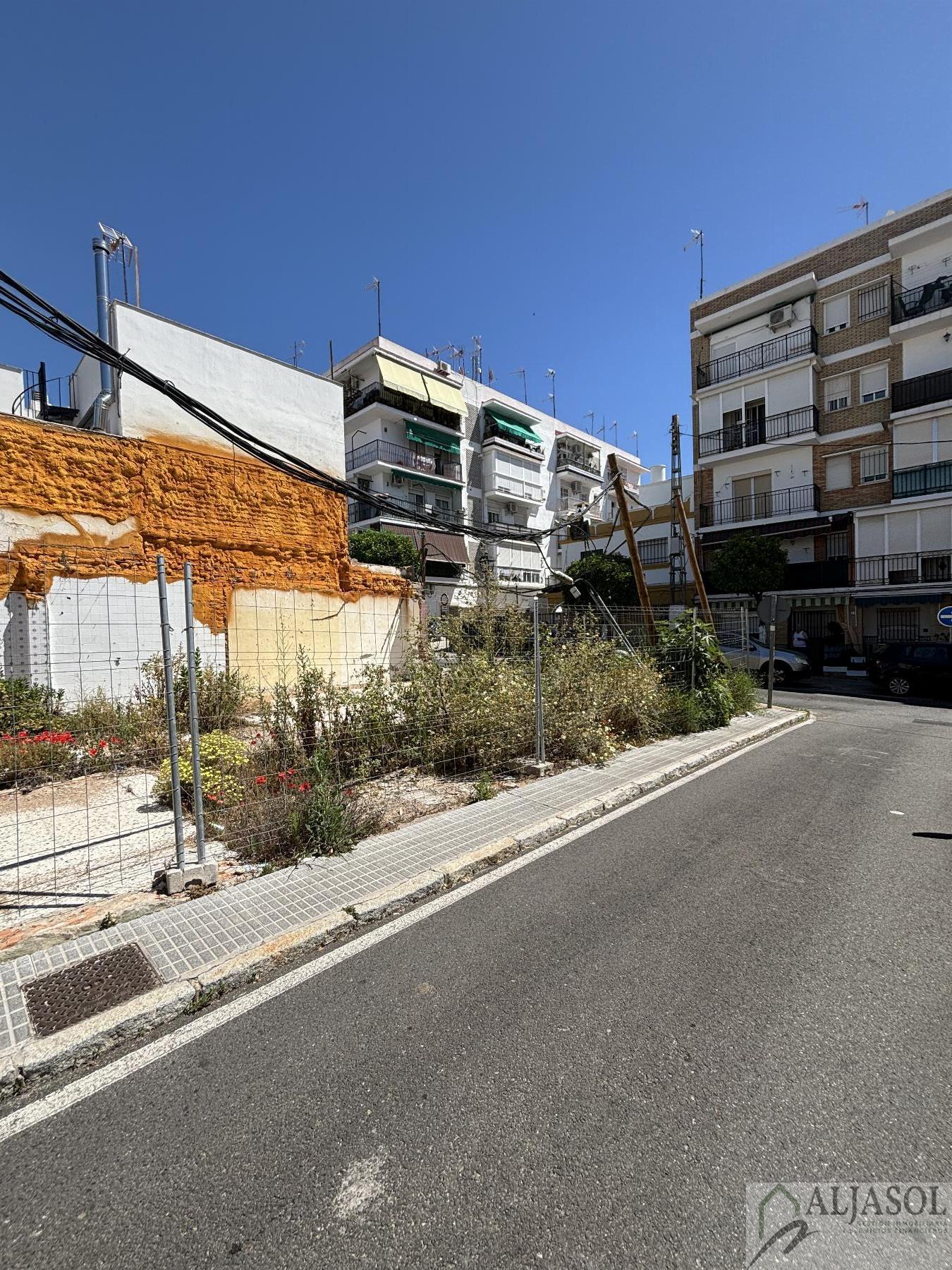 For sale of land in Castilleja de la Cuesta