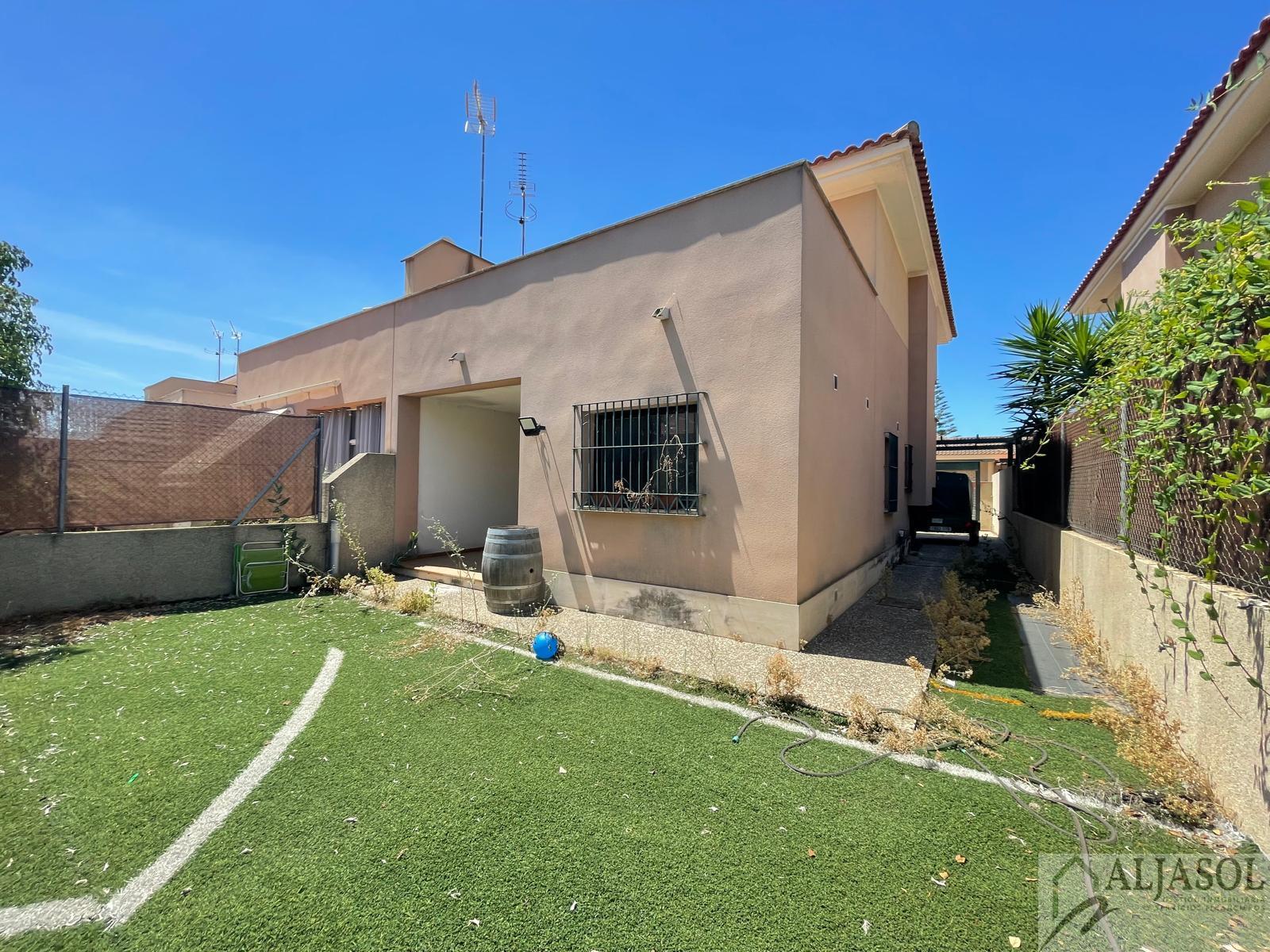 For sale of house in Almensilla