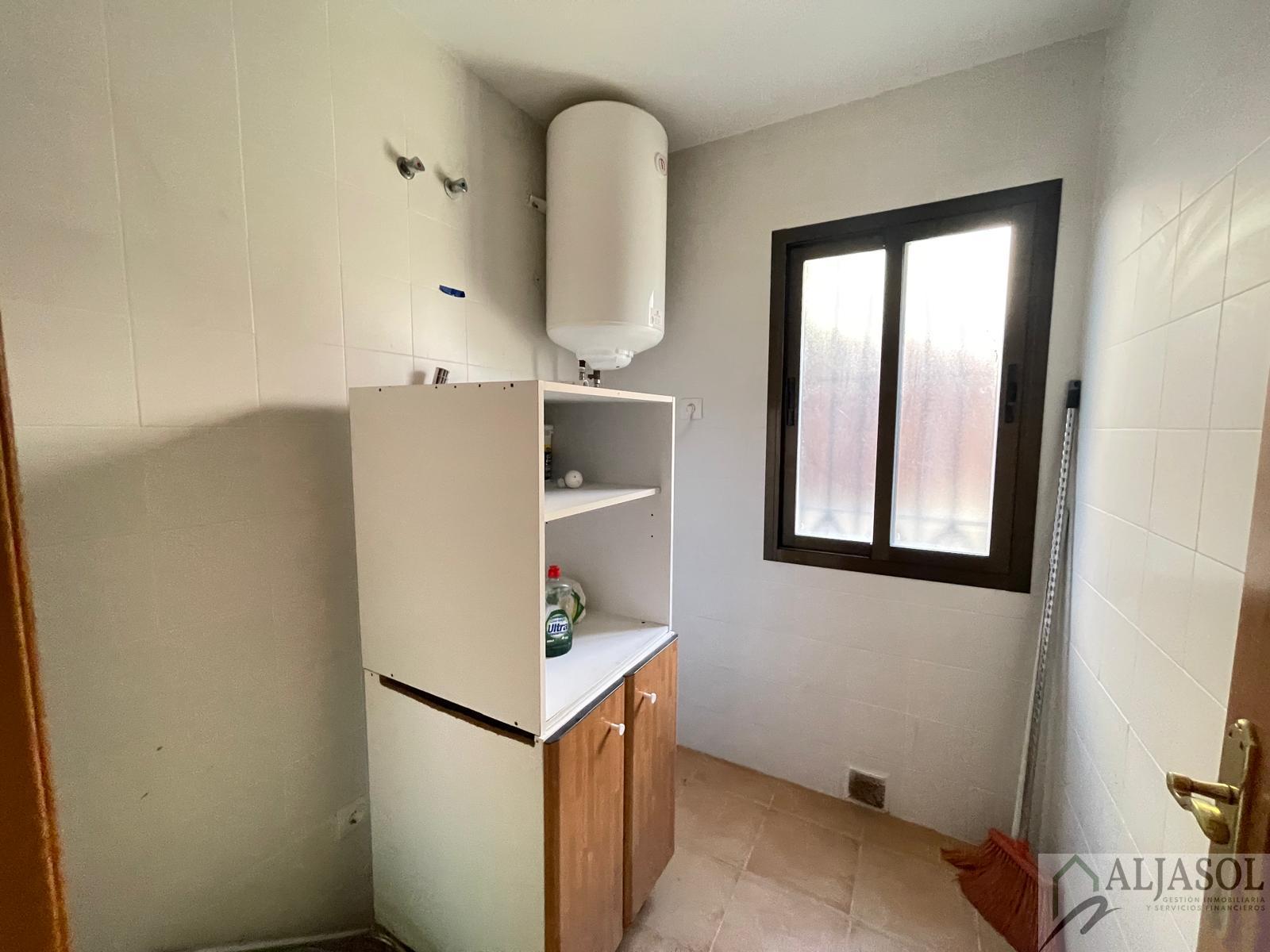For sale of house in Almensilla