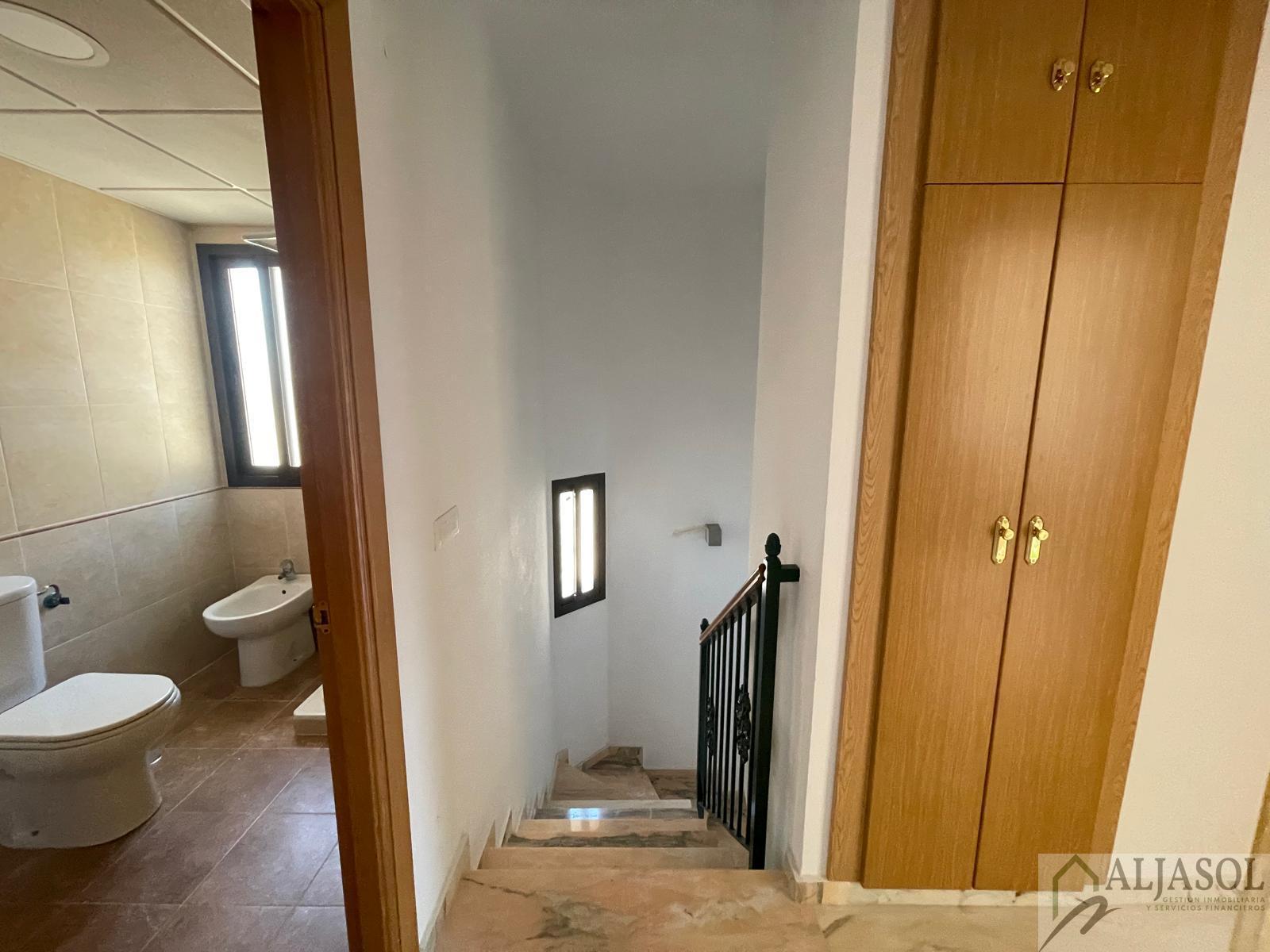 For sale of house in Almensilla