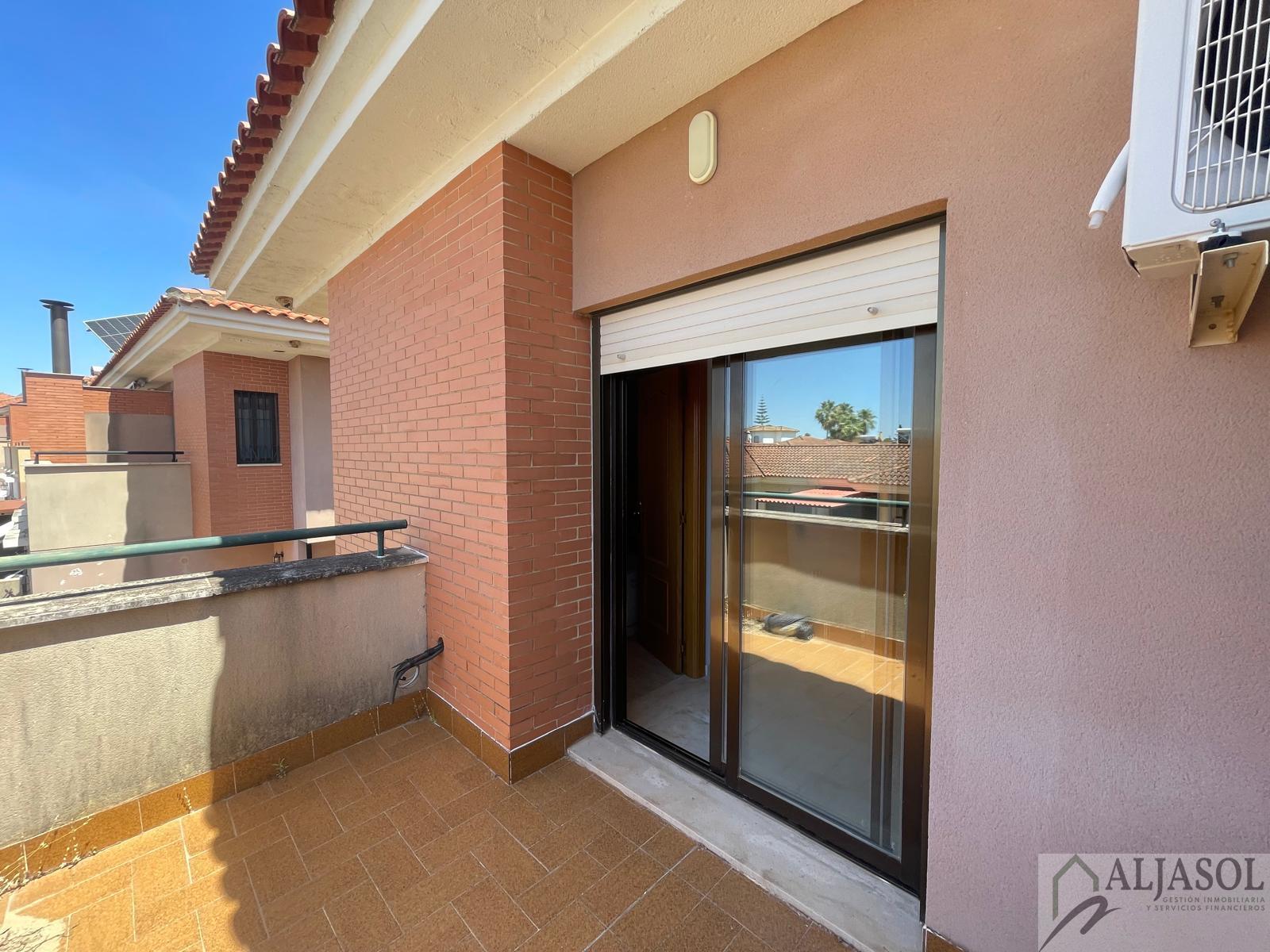 For sale of house in Almensilla