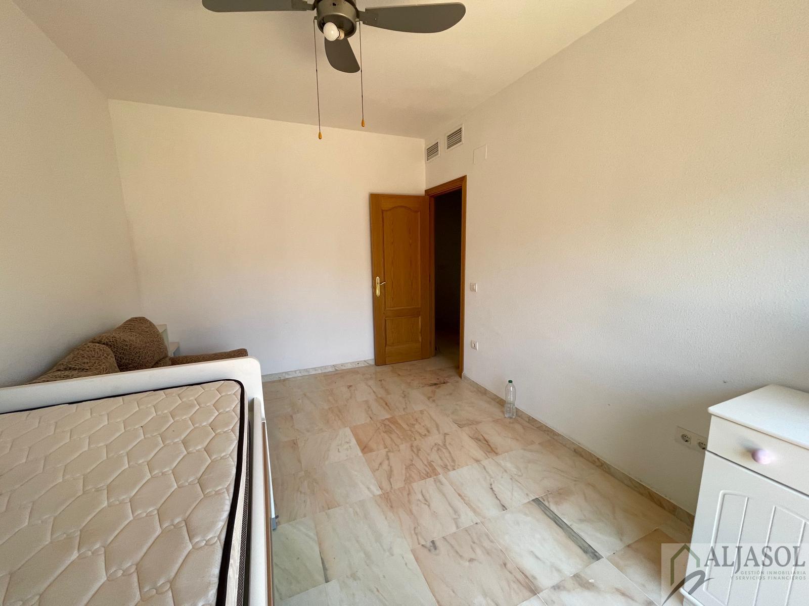 For sale of house in Almensilla