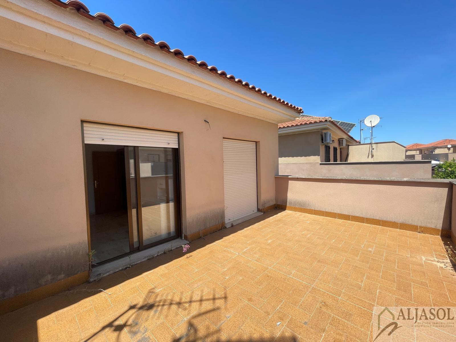 For sale of house in Almensilla