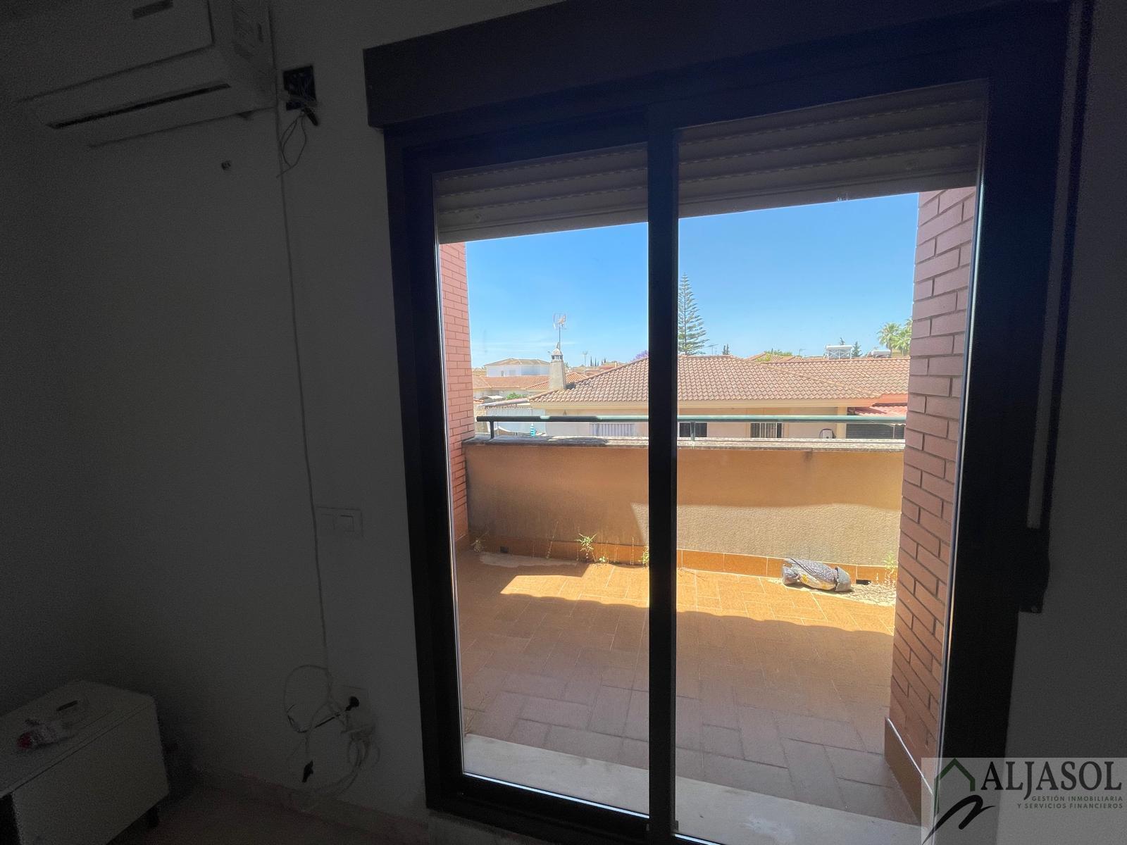 For sale of house in Almensilla