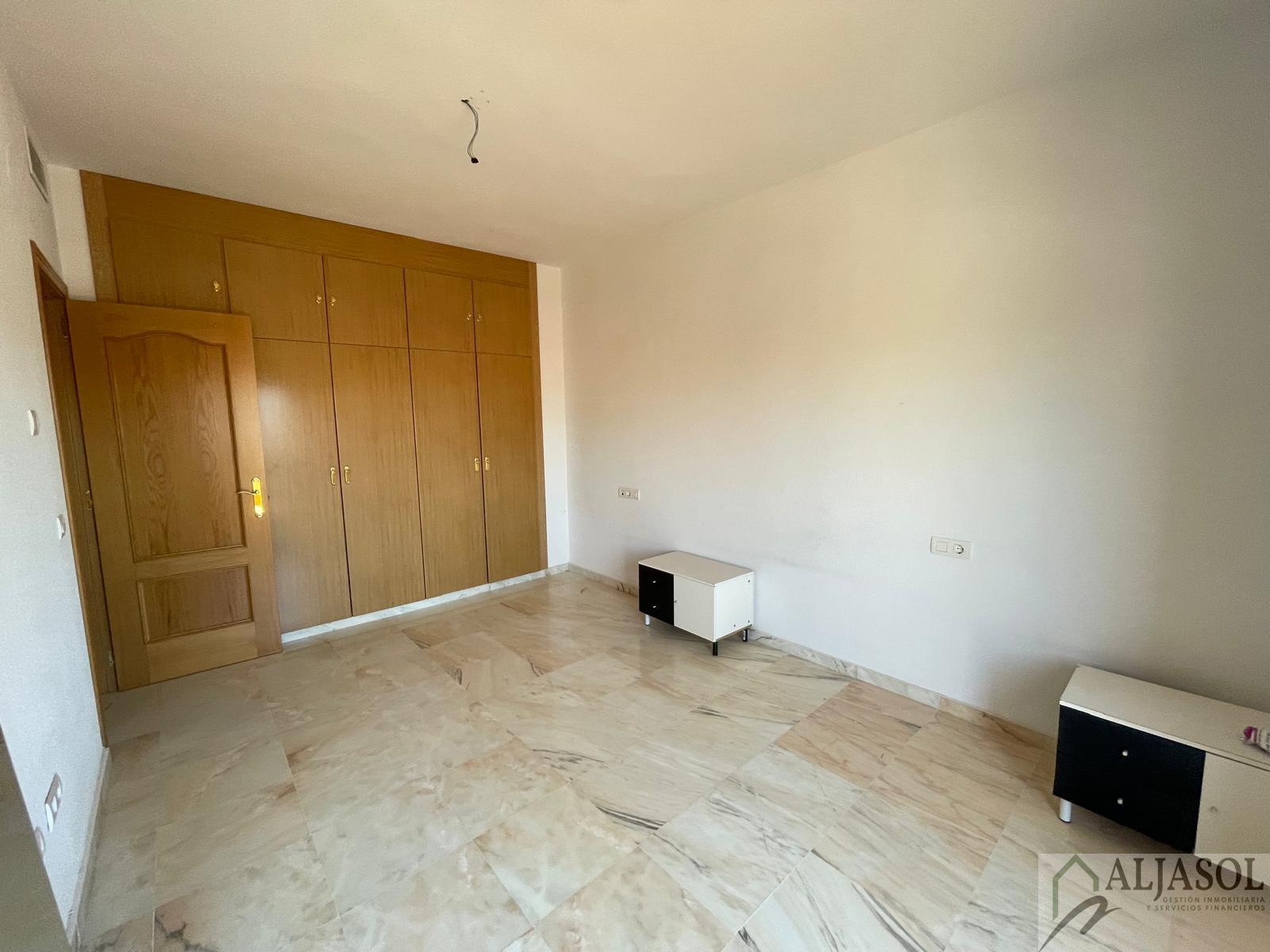 For sale of house in Almensilla