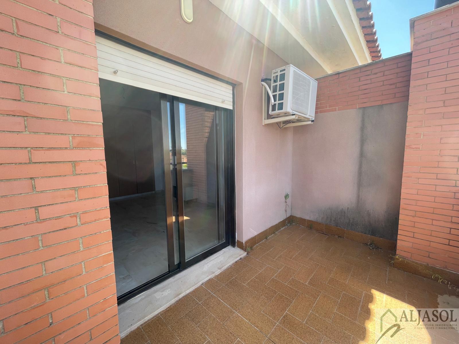 For sale of house in Almensilla