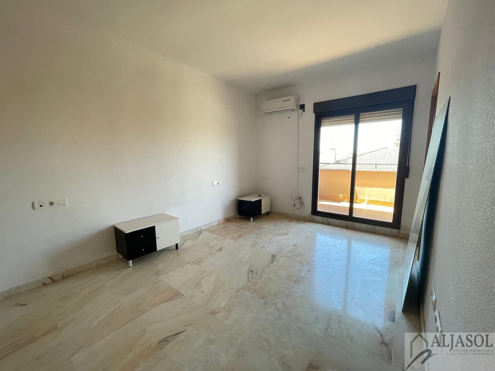 For sale of house in Almensilla