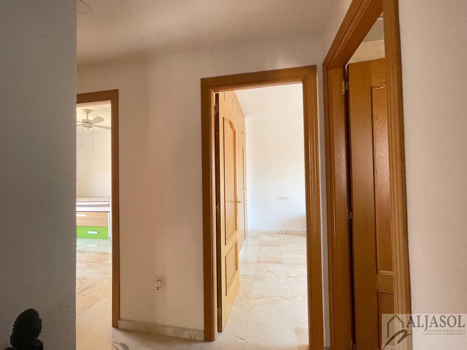 For sale of house in Almensilla