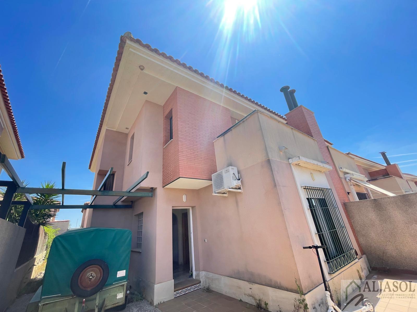 For sale of house in Almensilla