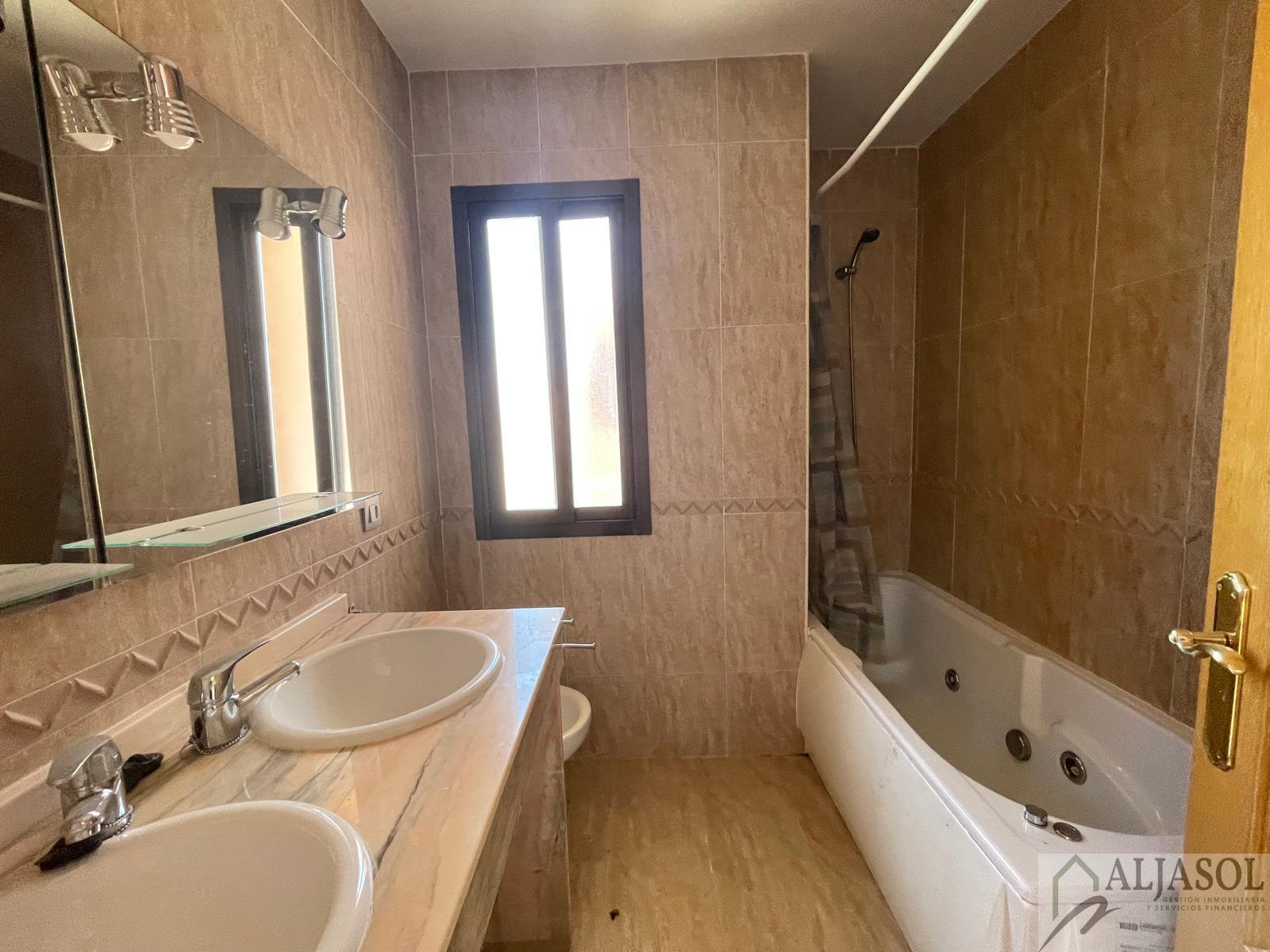 For sale of house in Almensilla