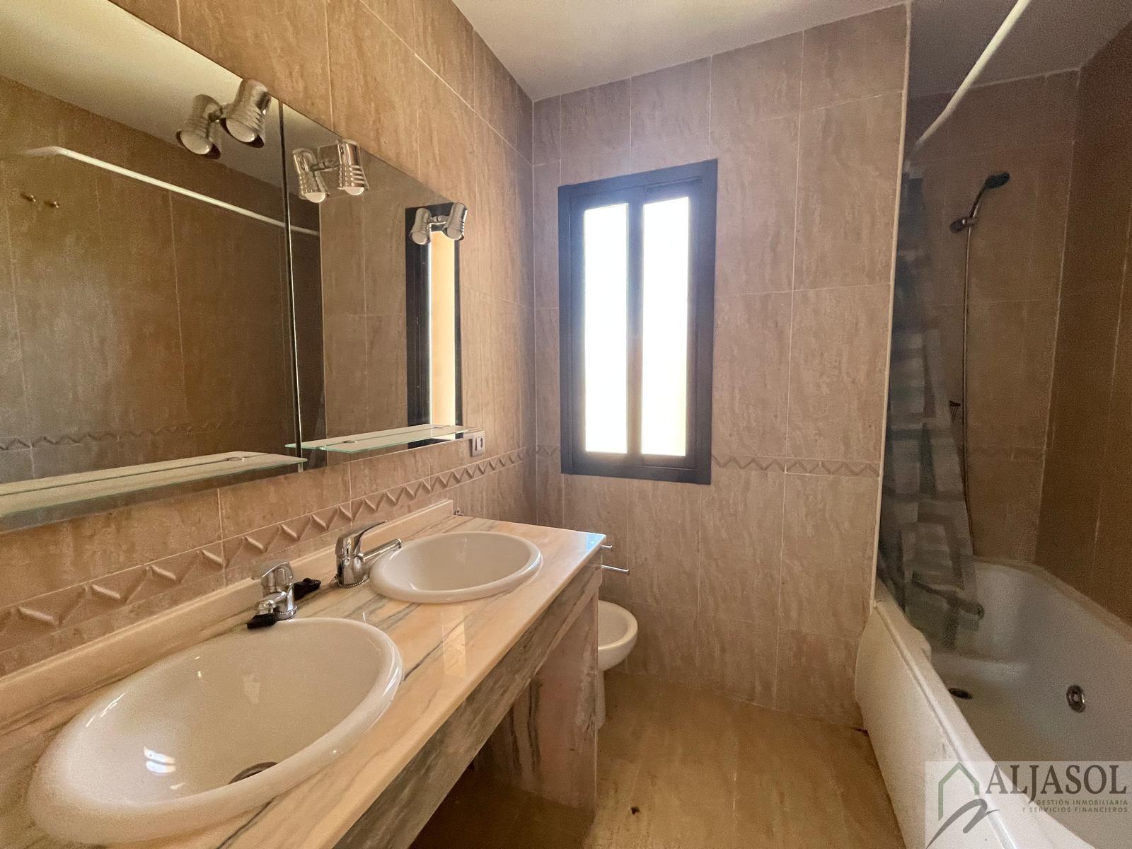 For sale of house in Almensilla