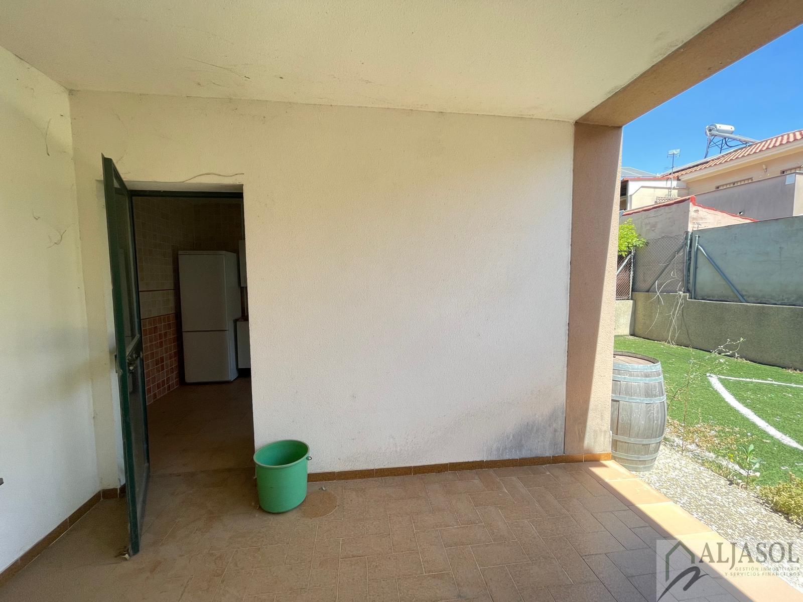 For sale of house in Almensilla