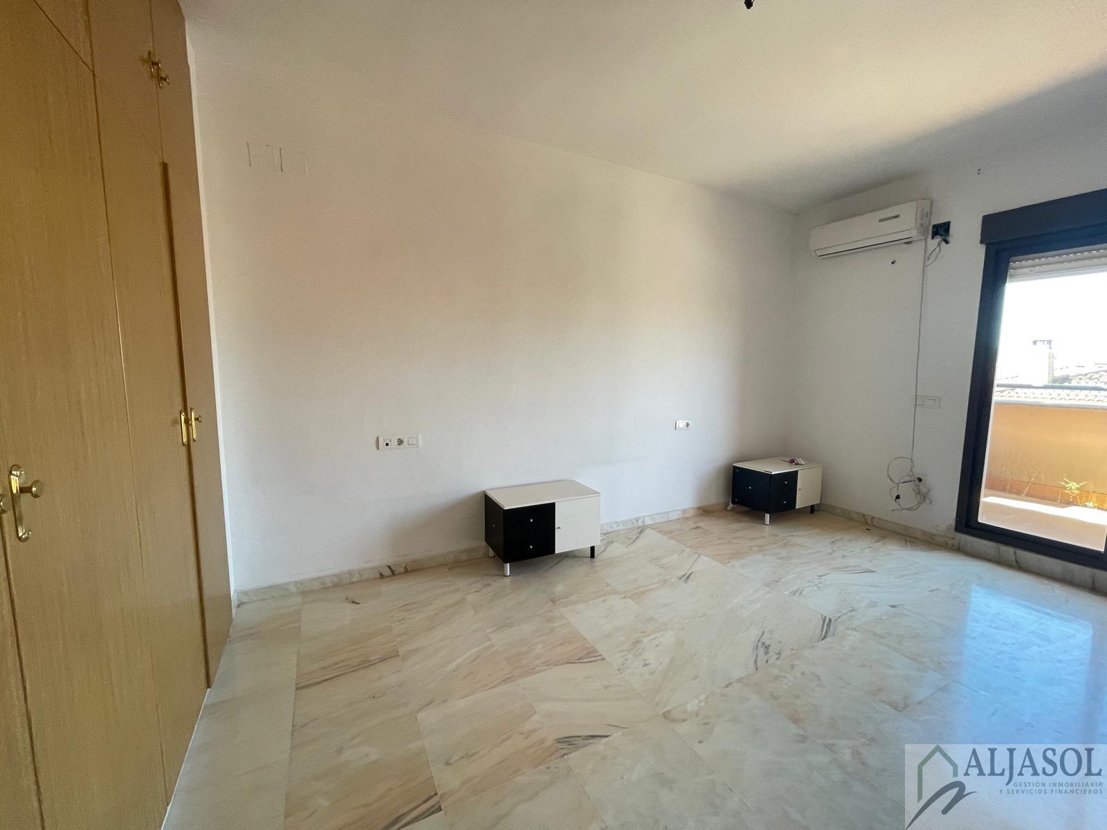 For sale of house in Almensilla