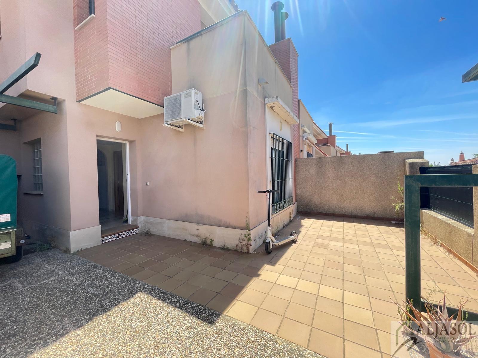 For sale of house in Almensilla
