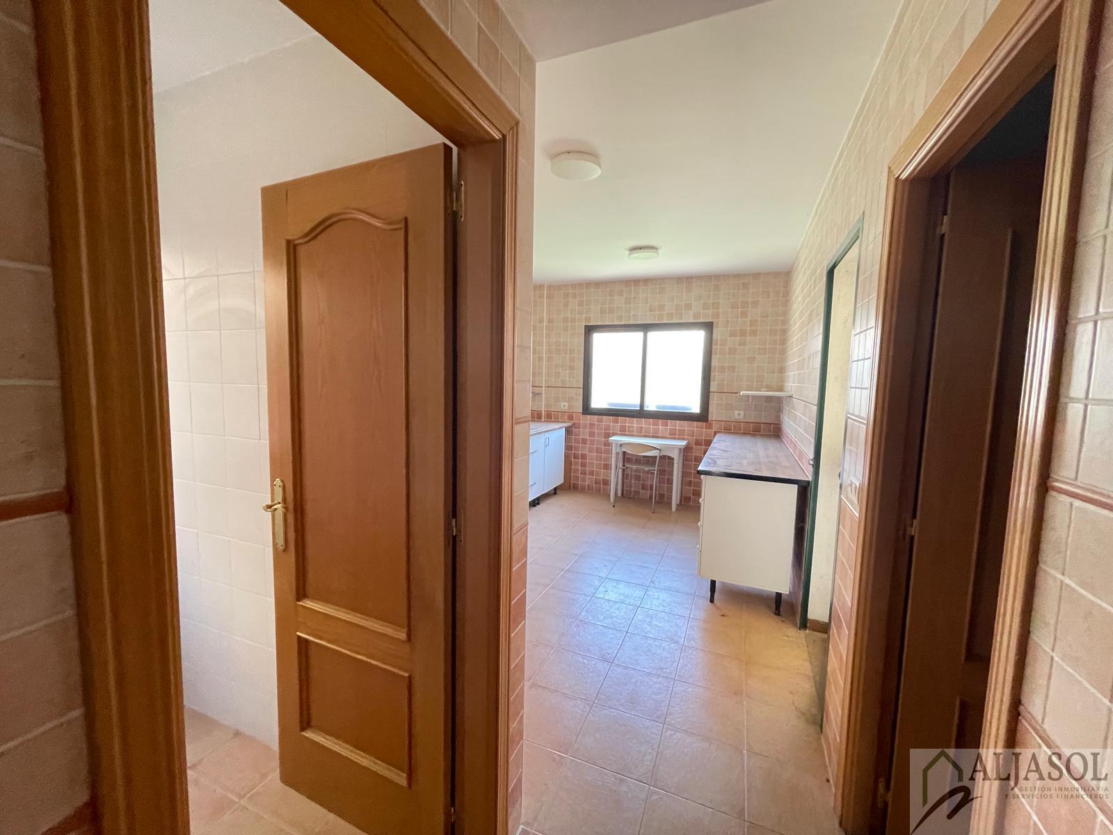 For sale of house in Almensilla