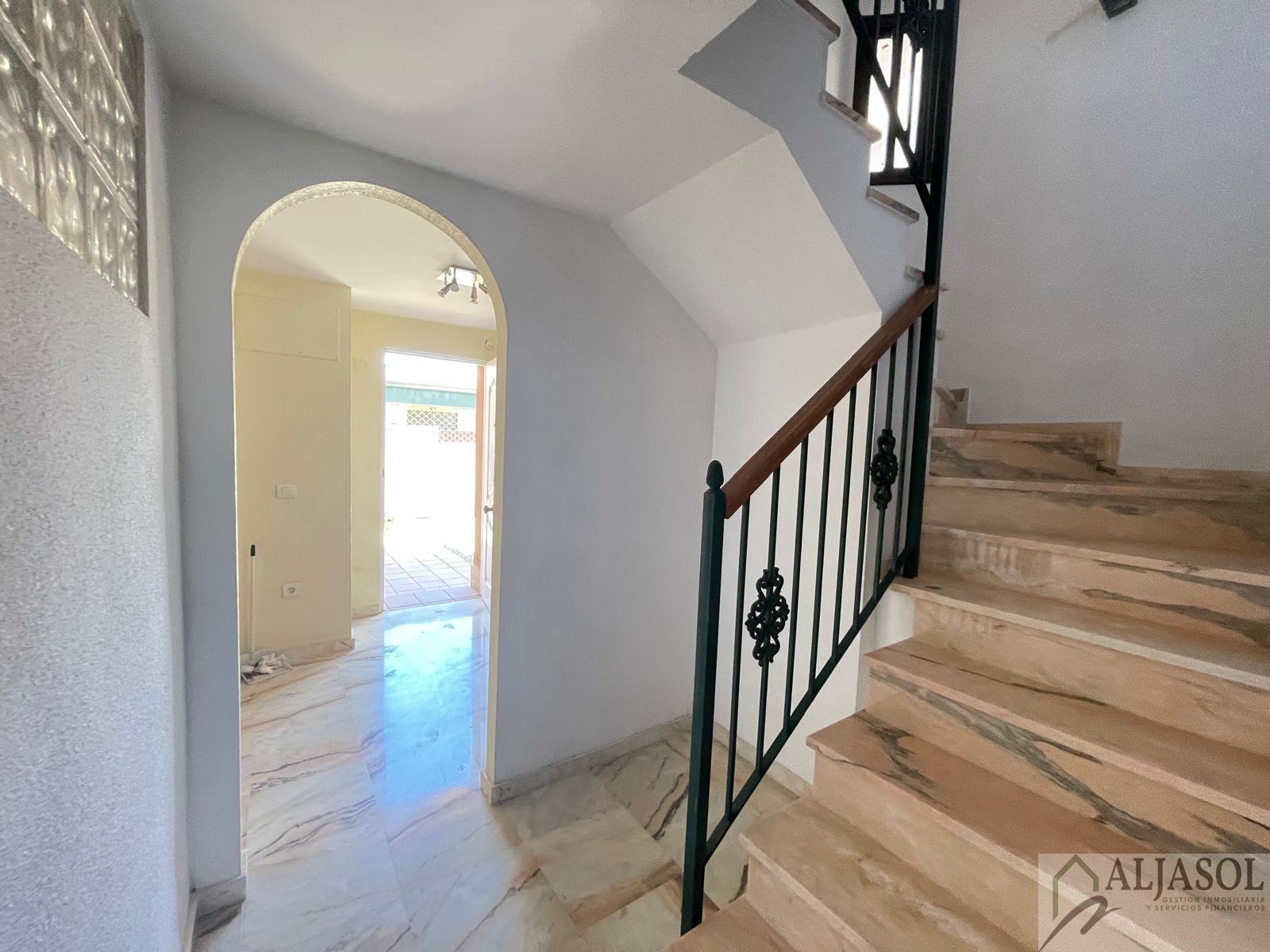 For sale of house in Almensilla