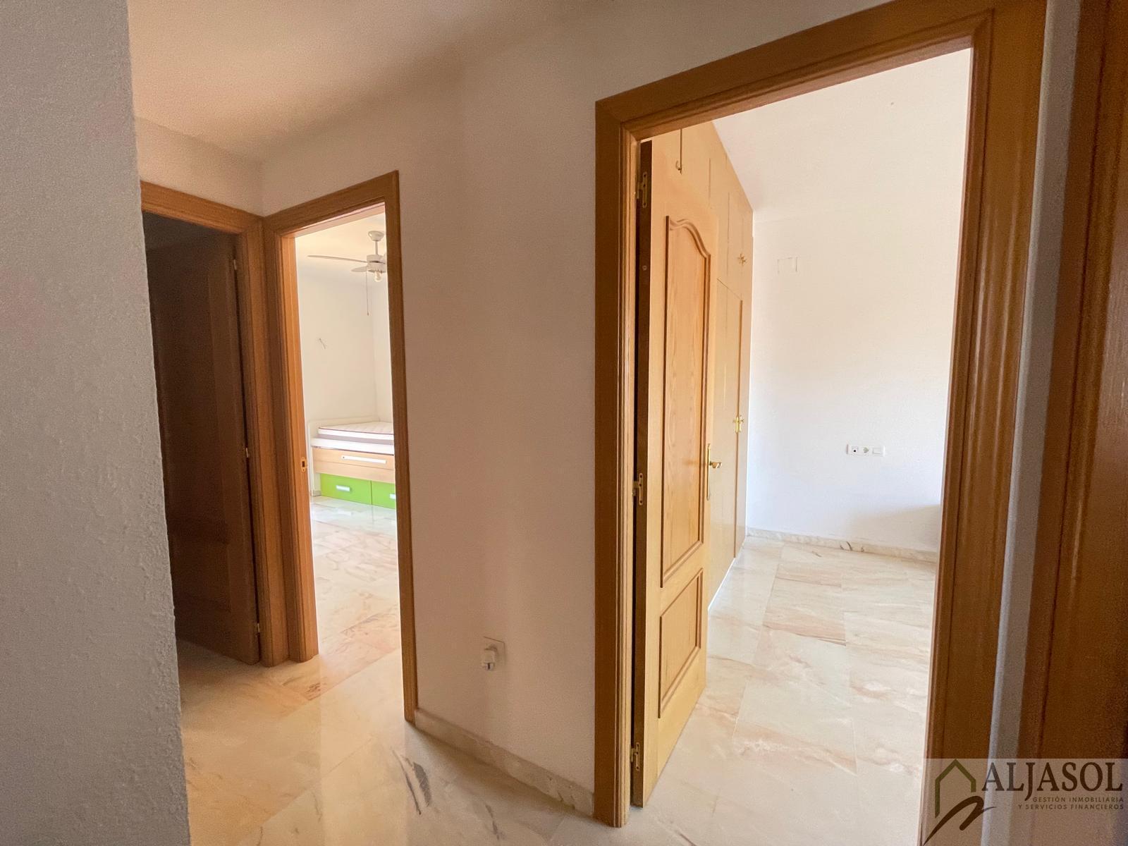 For sale of house in Almensilla
