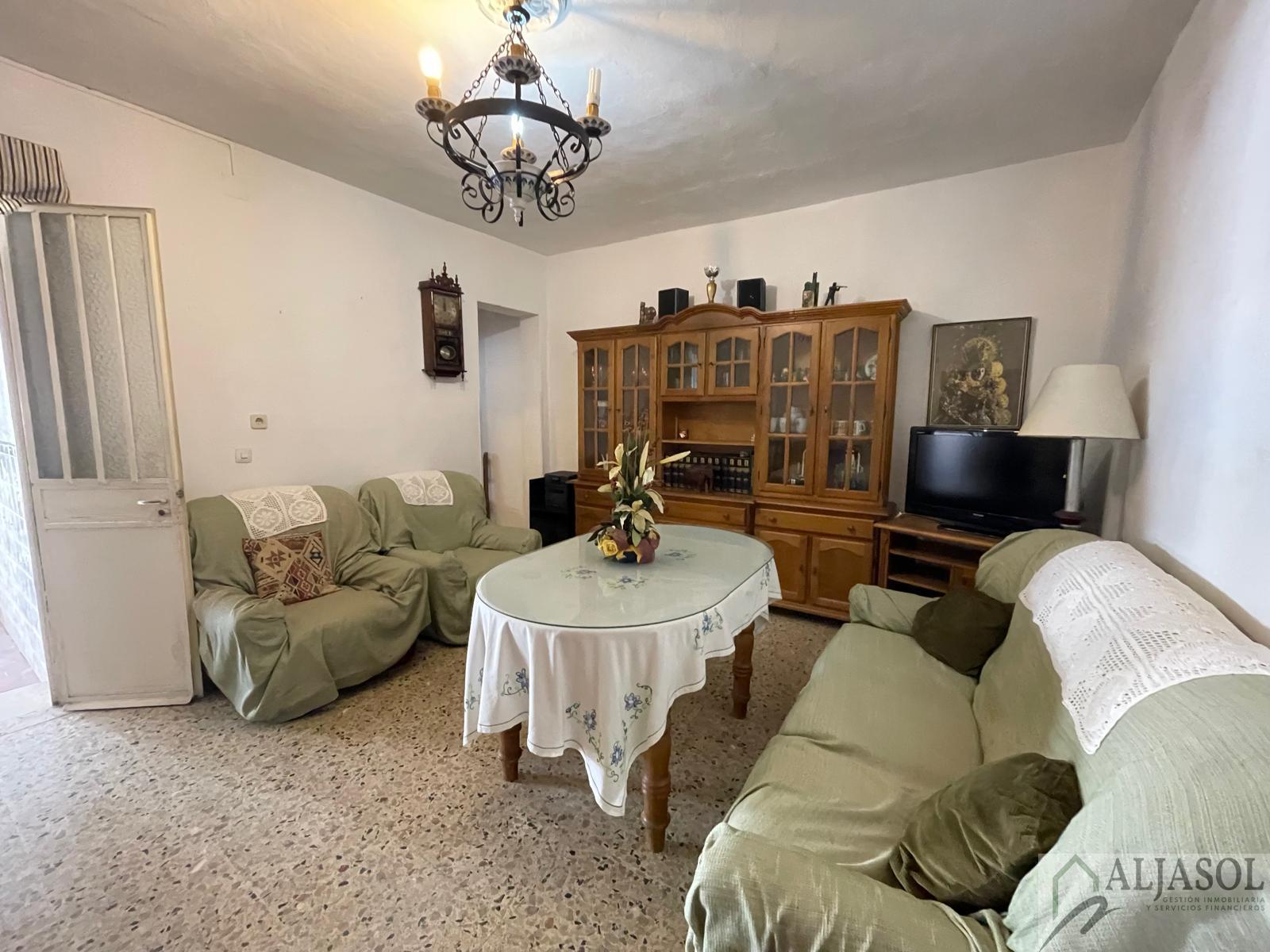 For sale of house in Salteras